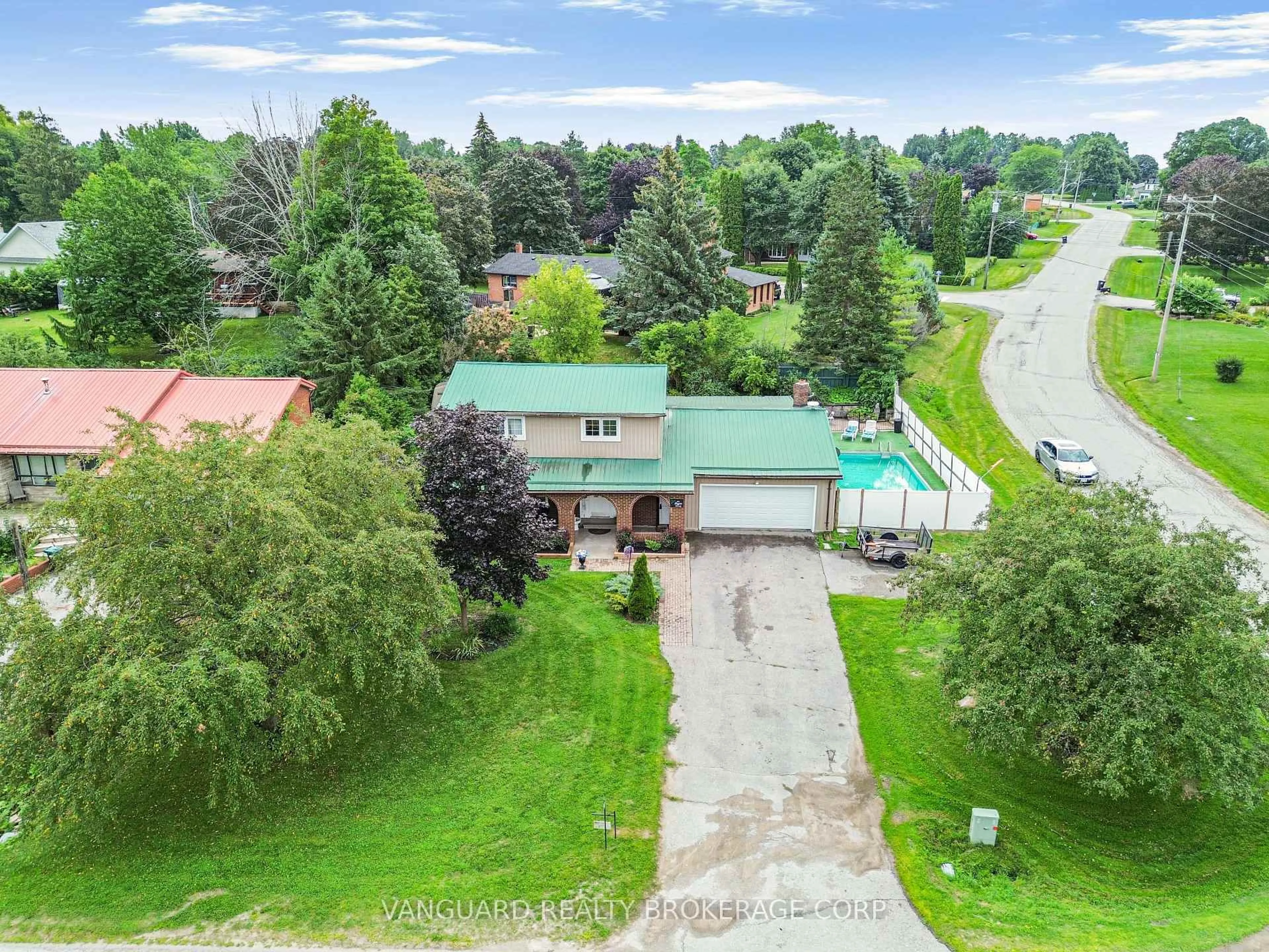 A pic from outside/outdoor area/front of a property/back of a property/a pic from drone, unknown for 4417 Concession 7, Bradford West Gwillimbury Ontario L0G 1B0
