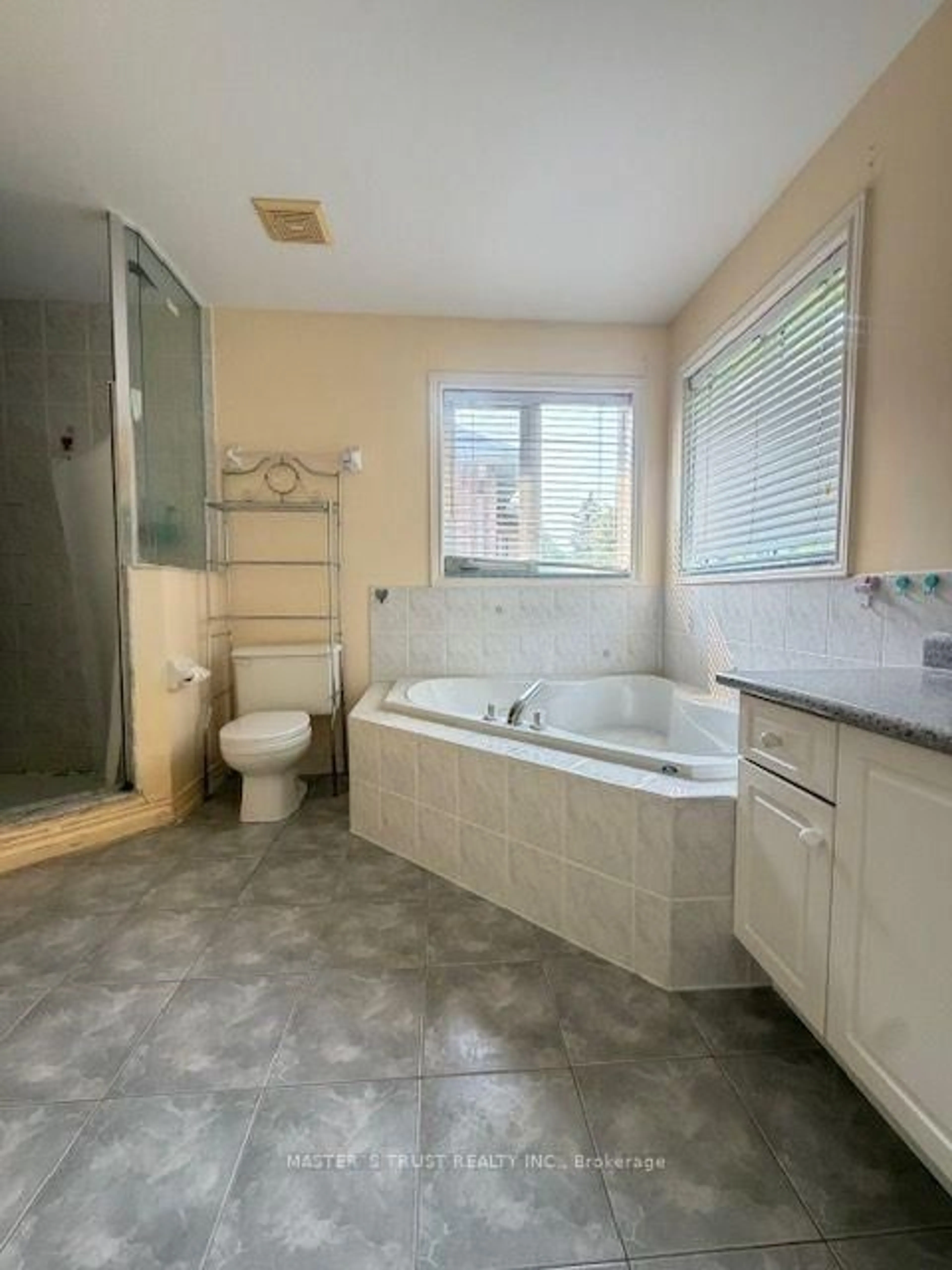 Standard bathroom, ceramic/tile floor for 83 Gemini Cres, Richmond Hill Ontario L4S 2K8