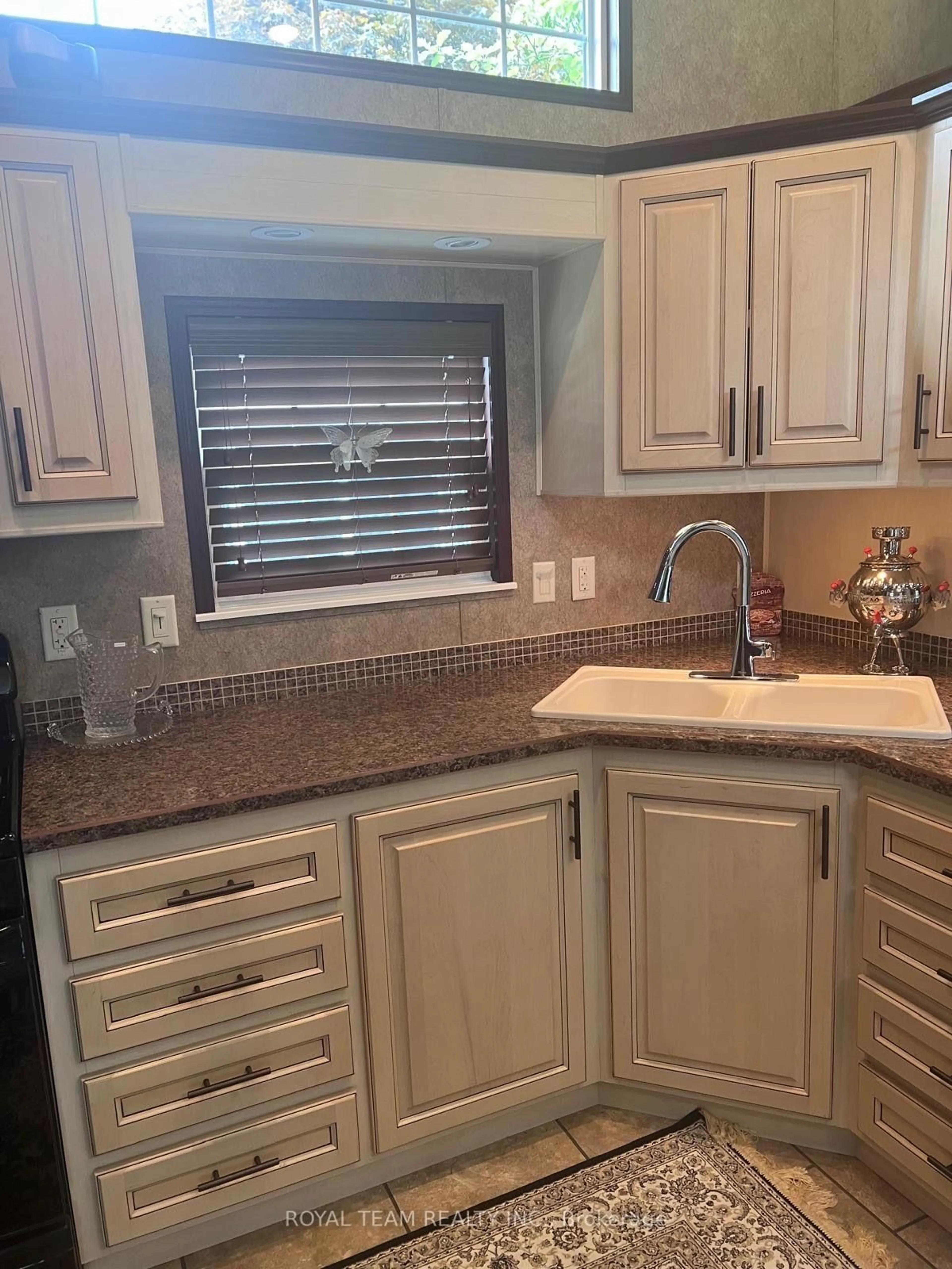 Standard kitchen, ceramic/tile floor for 15014 Ninth Line #Eastdale 24, Whitchurch-Stouffville Ontario L4A 2Y3