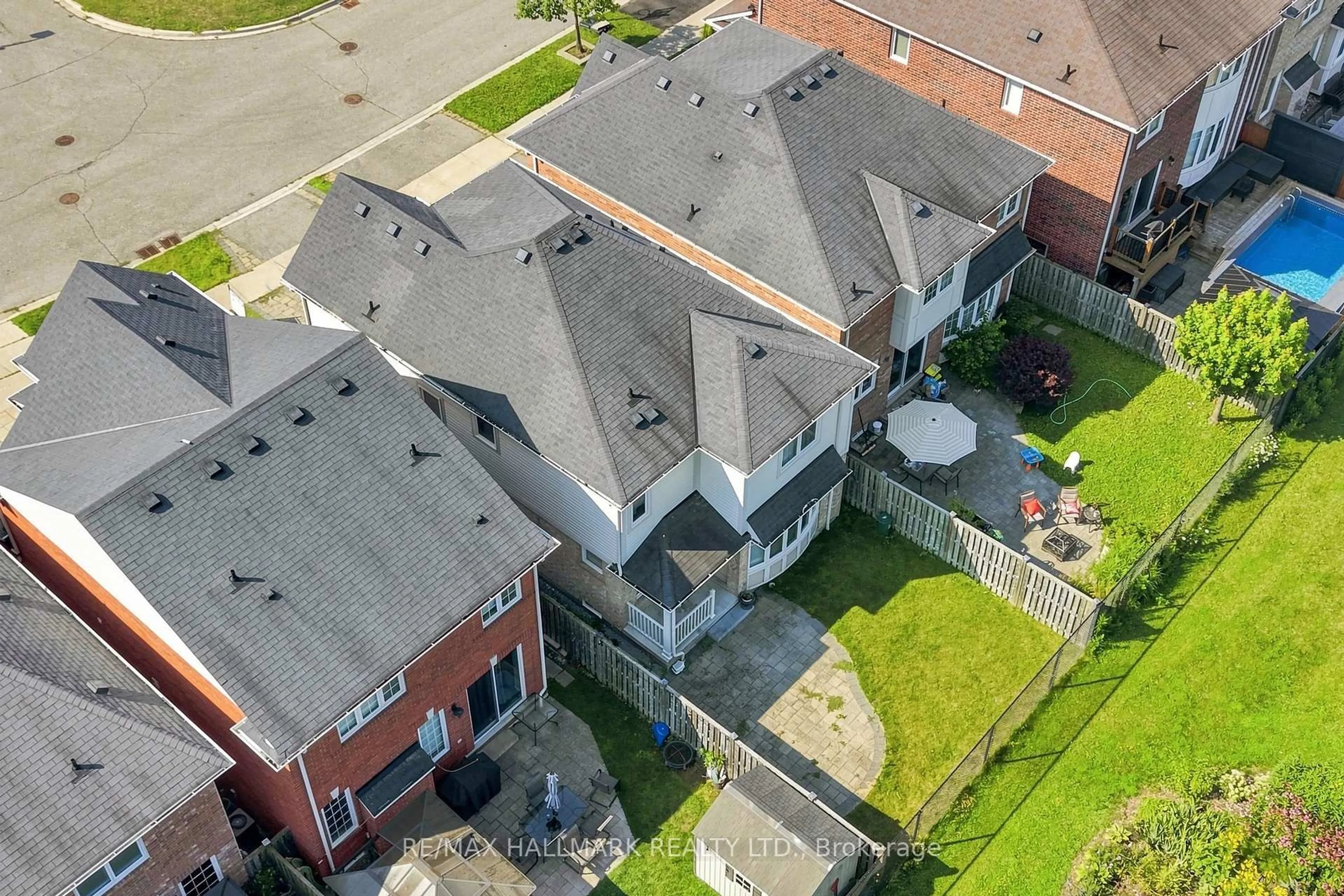 A pic from outside/outdoor area/front of a property/back of a property/a pic from drone, unknown for 174 Miltrose Cres, Whitchurch-Stouffville Ontario L4A 0R3