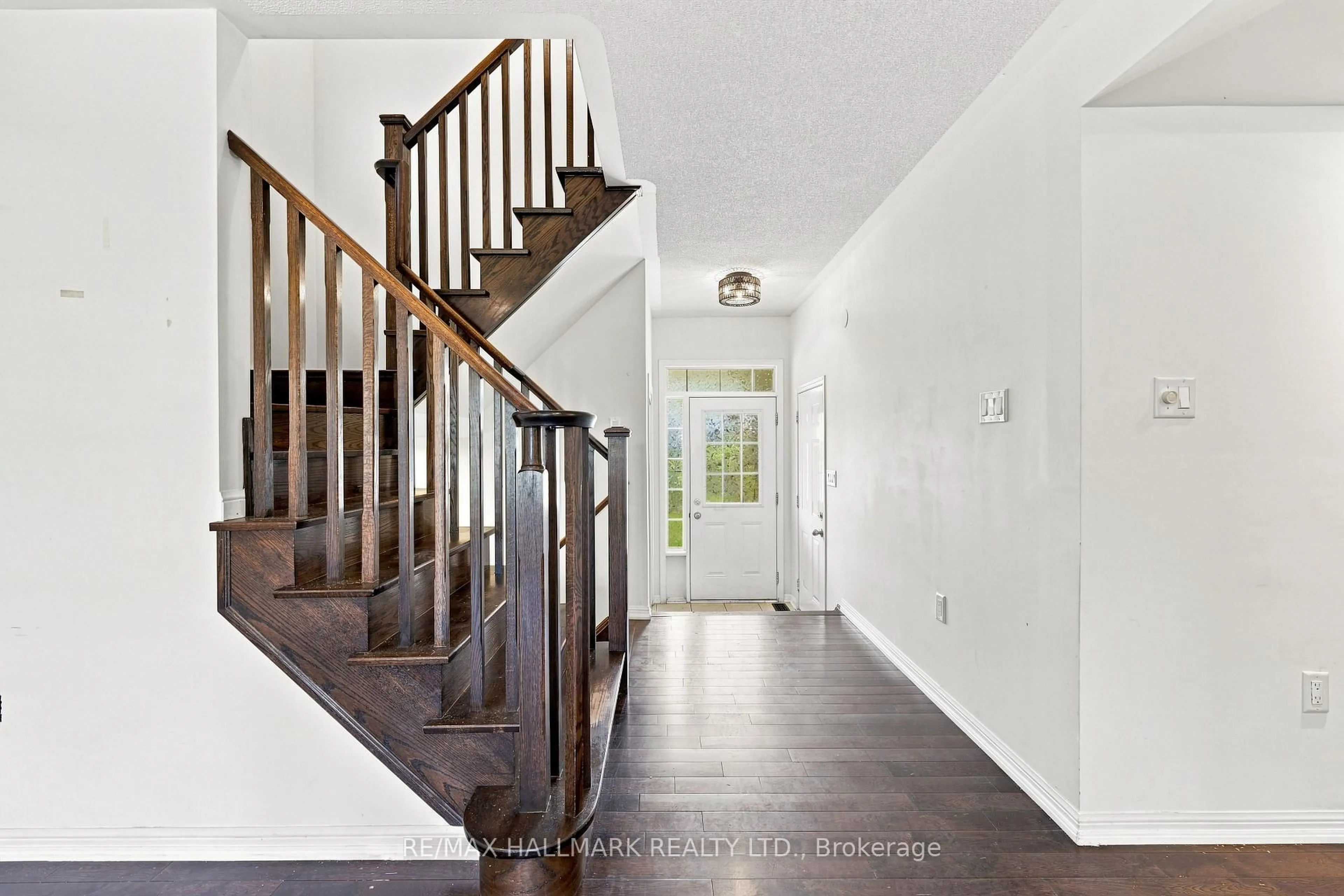 Indoor entryway for 174 Miltrose Cres, Whitchurch-Stouffville Ontario L4A 0R3