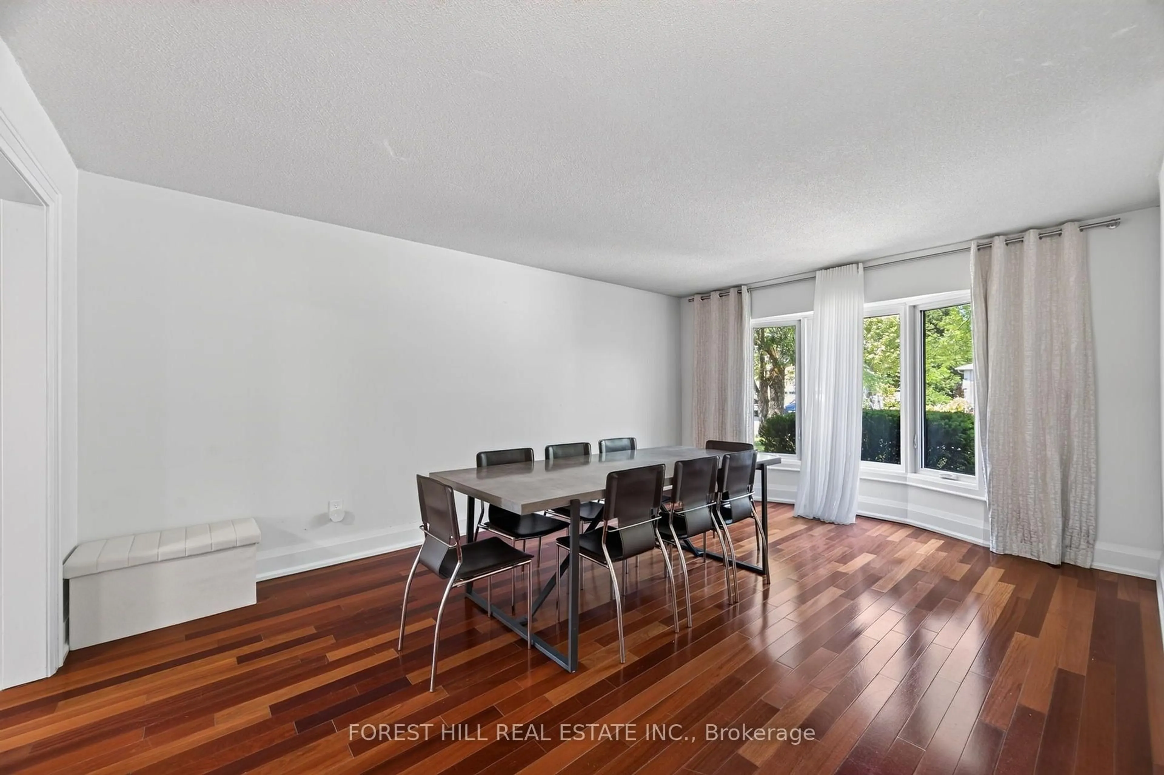 Dining room, wood/laminate floor for 38 Crystal Dr, Richmond Hill Ontario L4C 7Y4
