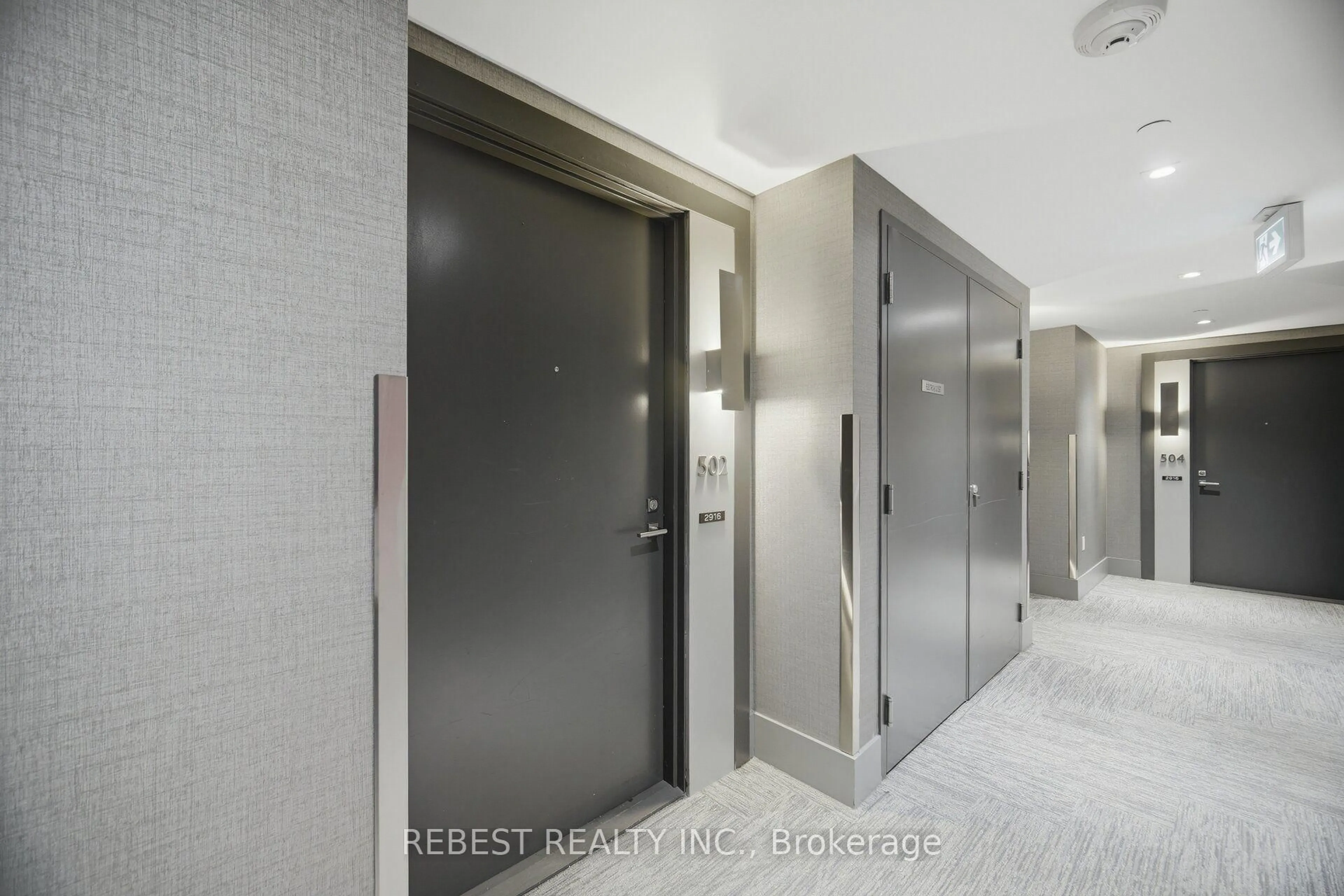 Indoor foyer for 2916 Highway 7 Rd #502, Vaughan Ontario L4K 0K6