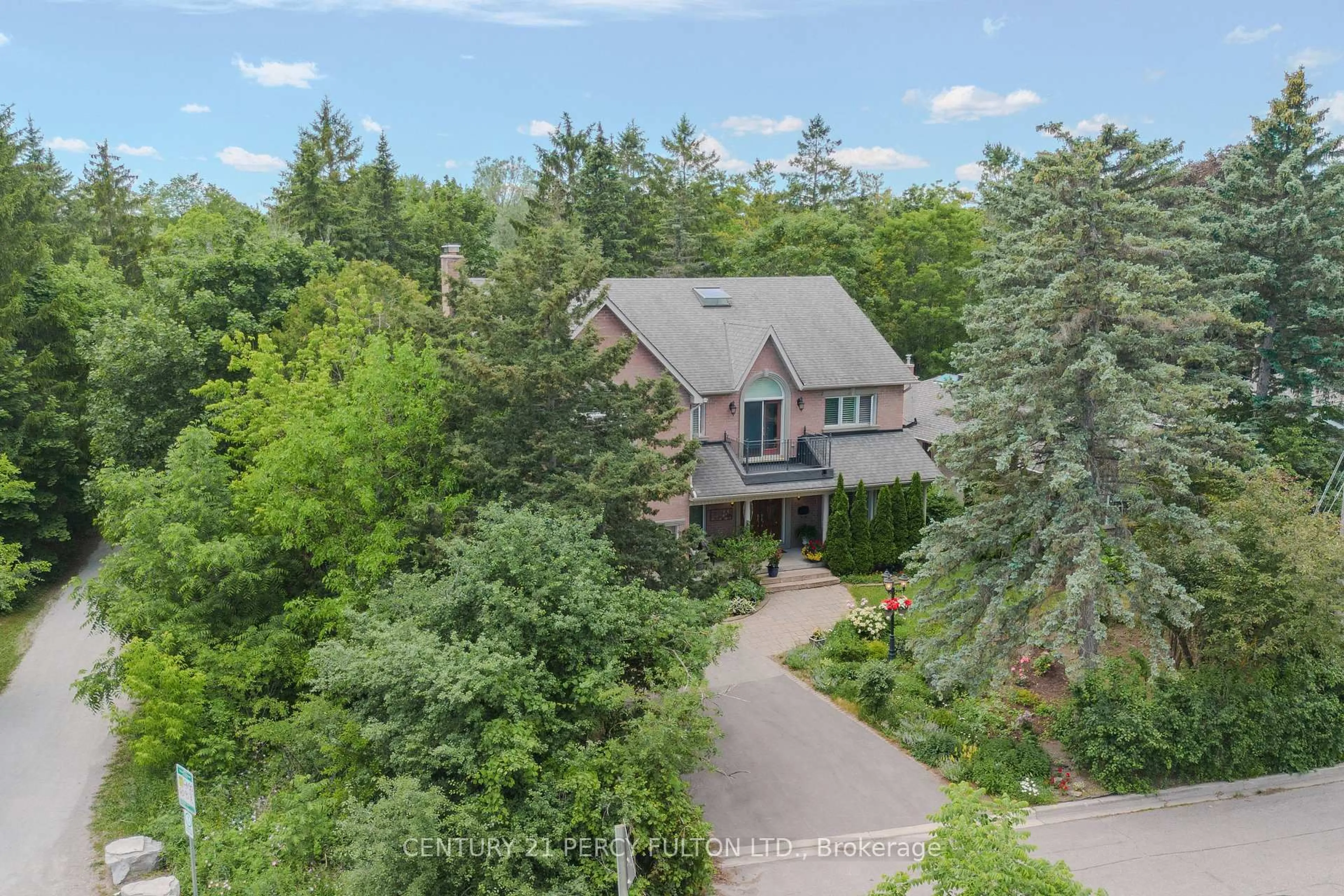 A pic from outside/outdoor area/front of a property/back of a property/a pic from drone, unknown for 30 Willowgate Dr, Markham Ontario L3P 1G3
