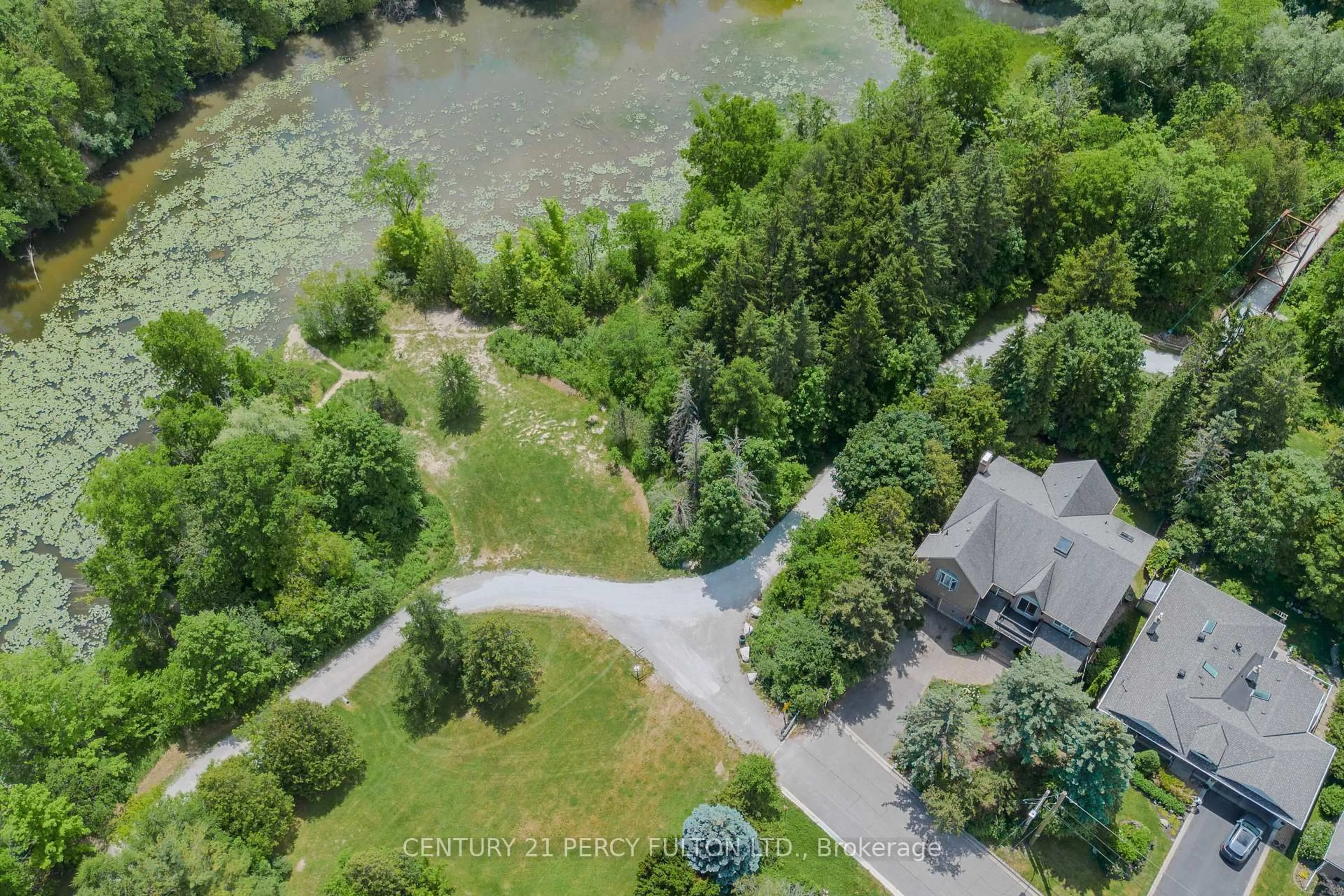 A pic from outside/outdoor area/front of a property/back of a property/a pic from drone, water/lake/river/ocean view for 30 Willowgate Dr, Markham Ontario L3P 1G3