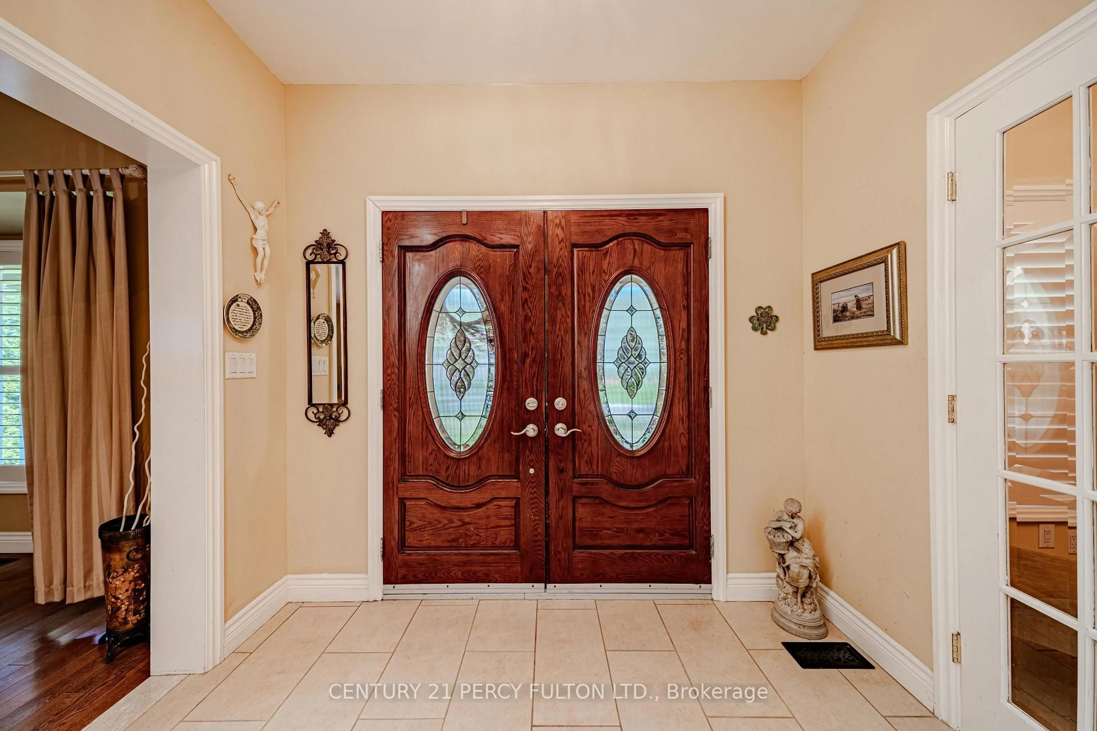 Indoor entryway for 30 Willowgate Dr, Markham Ontario L3P 1G3
