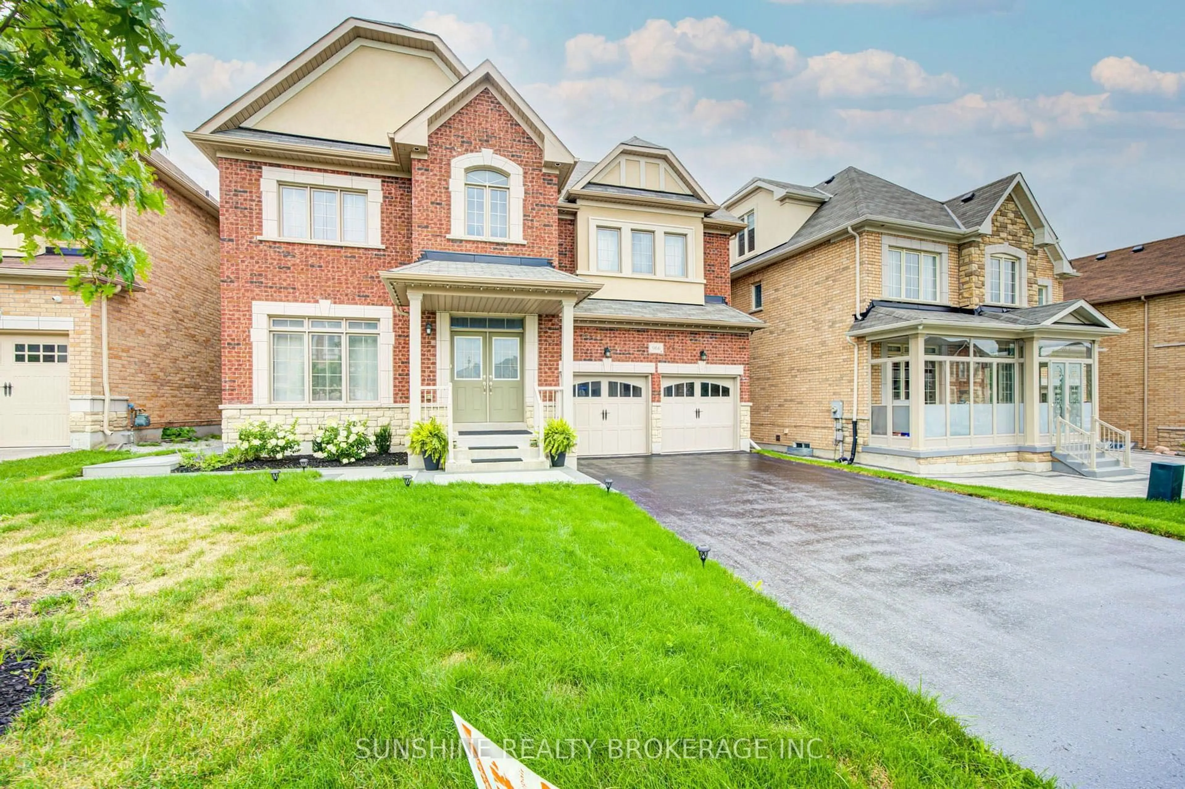 Home with brick exterior material, street for 966 Sherman Brock Circ, Newmarket Ontario L3X 0G7