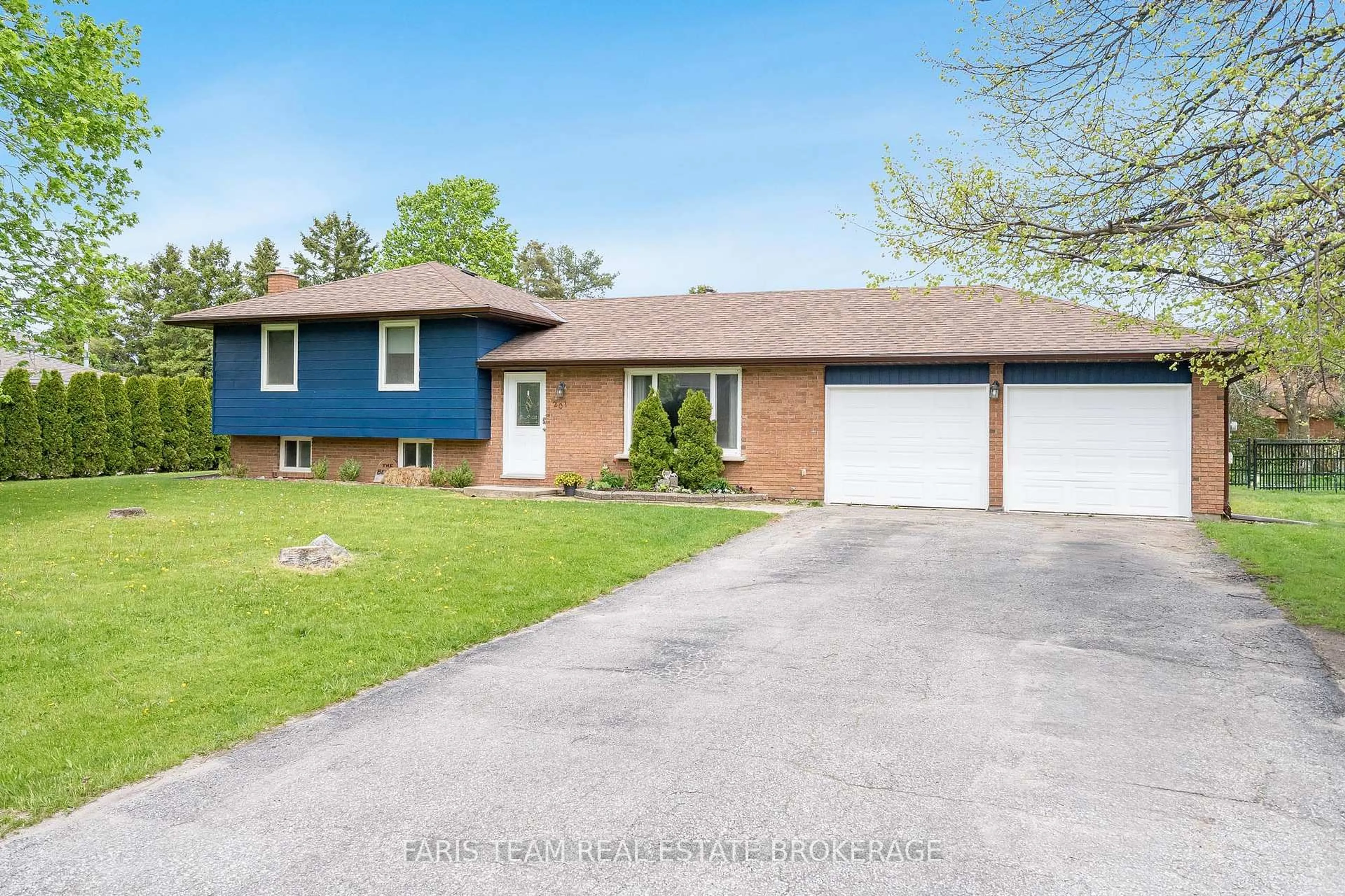 Home with brick exterior material, street for 201 Parkside Cres, Innisfil Ontario L9S 1G2