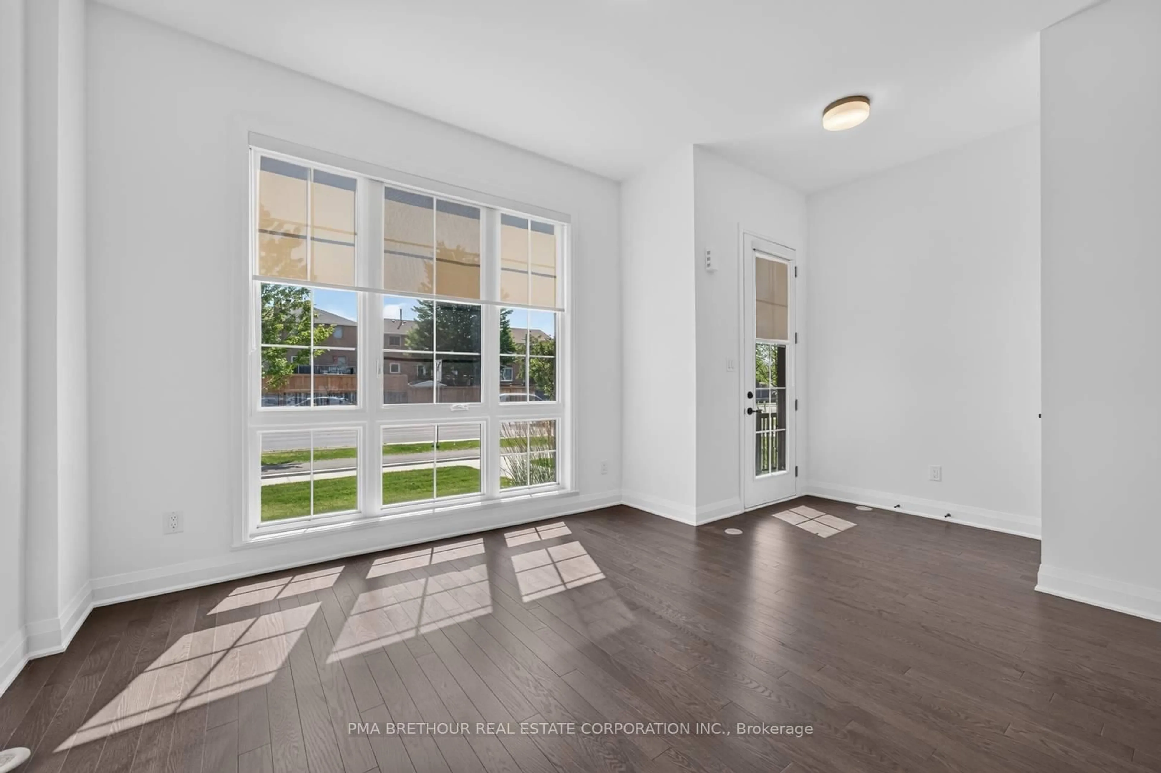 Indoor entryway for 222 Atkinson Ave, Vaughan Ontario L4J 4R3
