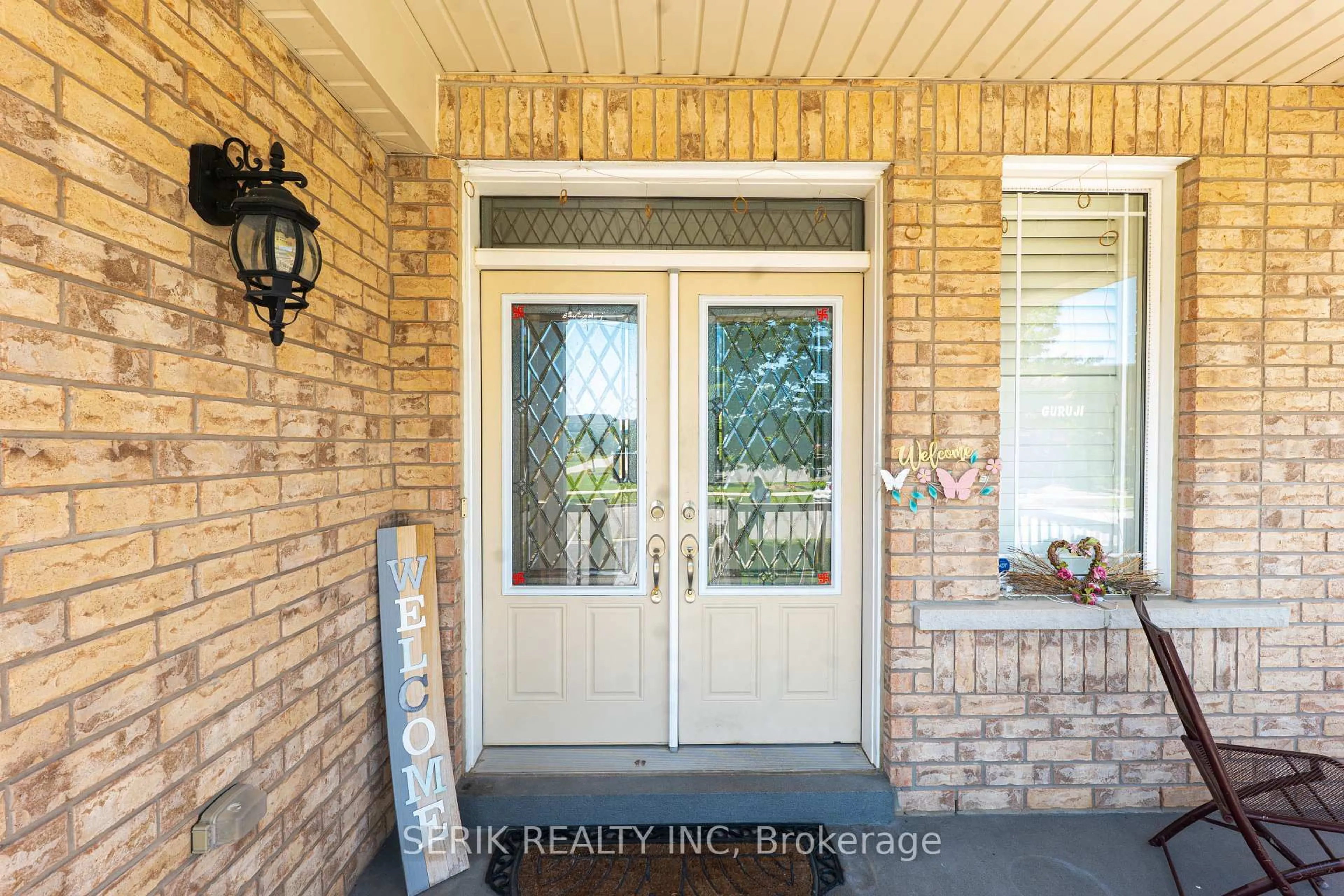 Indoor entryway for 12 Gunning Cres, New Tecumseth Ontario L0G 1W0