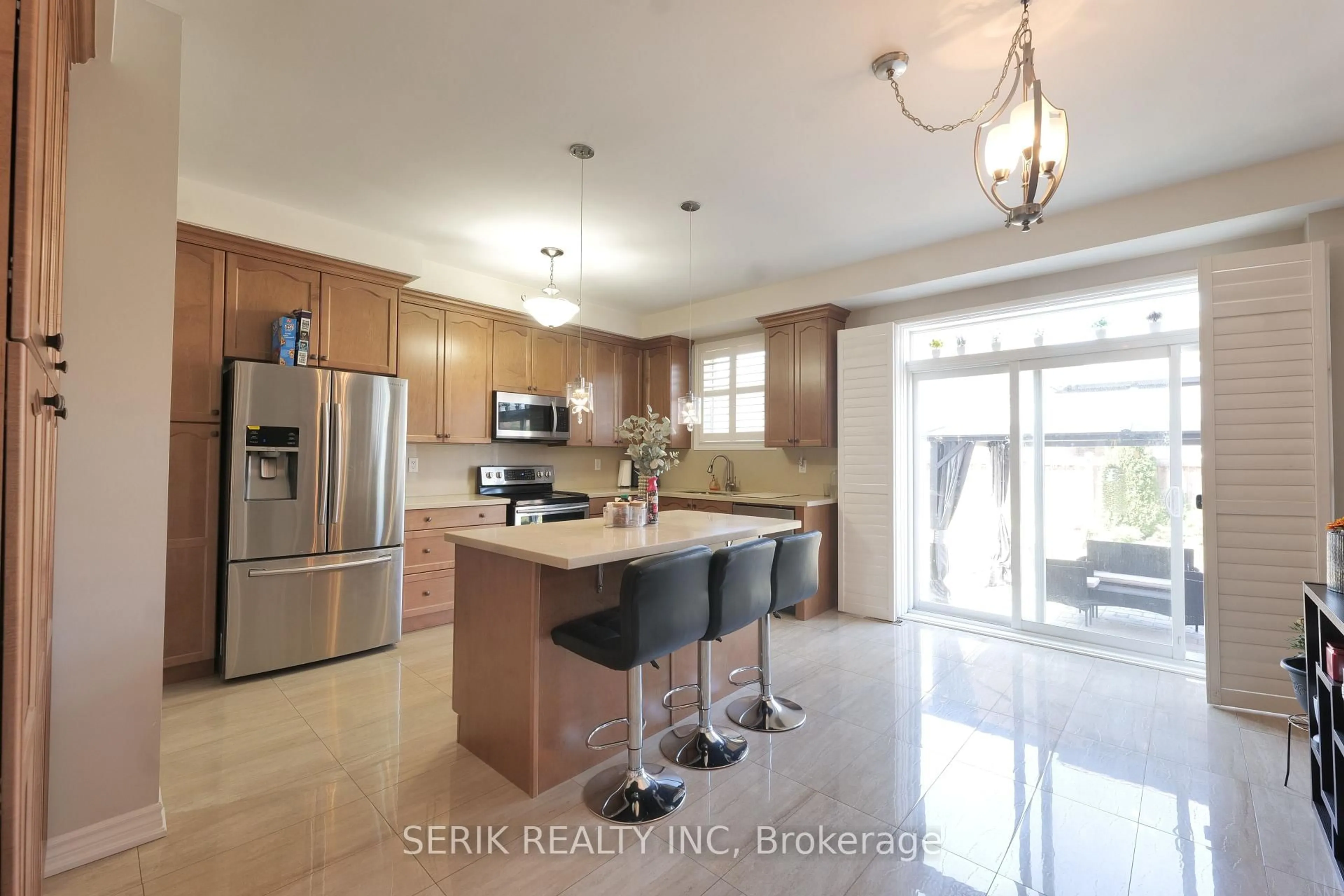 Open concept kitchen, ceramic/tile floor for 12 Gunning Cres, New Tecumseth Ontario L0G 1W0