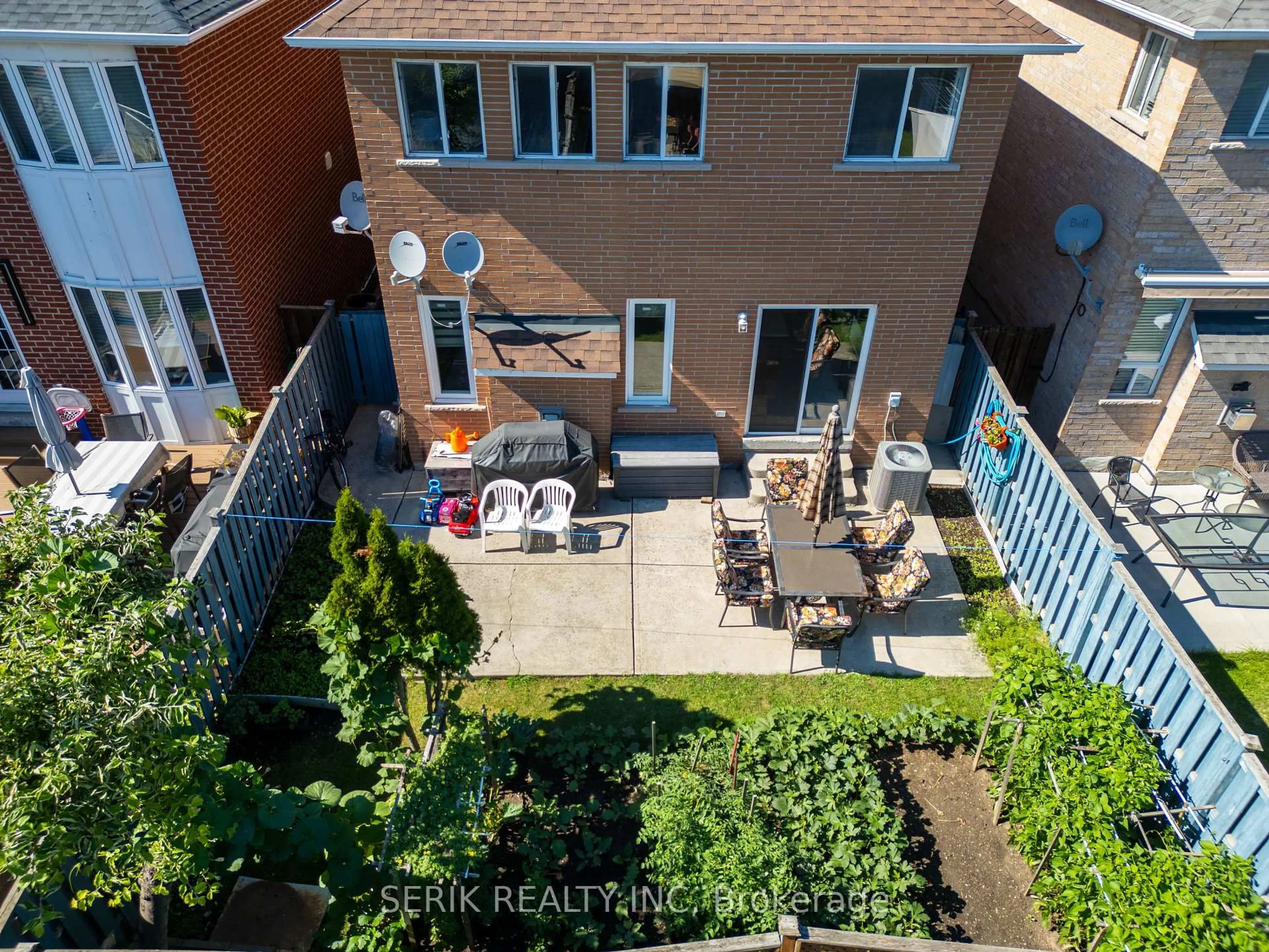 A pic from outside/outdoor area/front of a property/back of a property/a pic from drone, unknown for 152 Monteith Cres, Vaughan Ontario L6A 3M8
