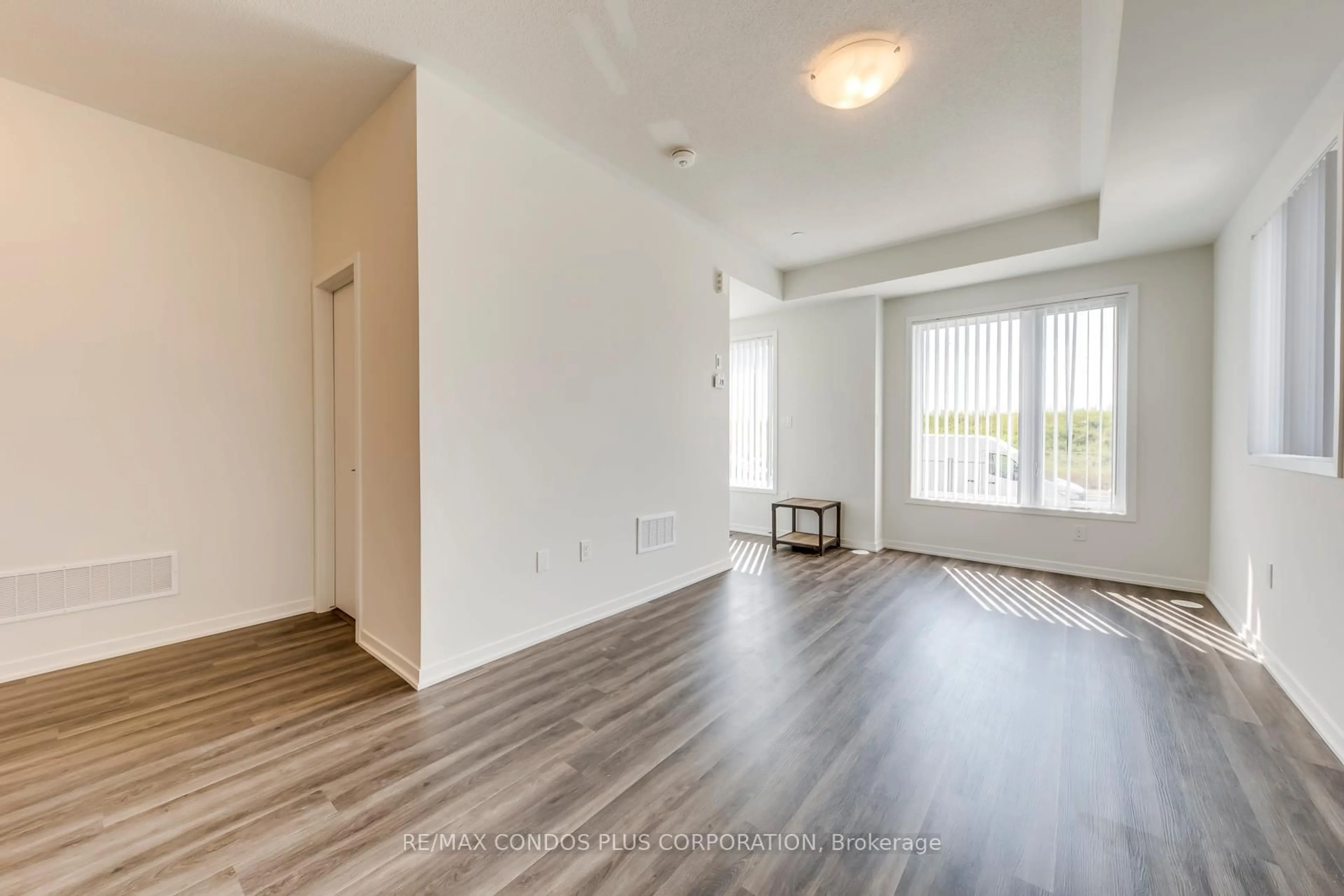 A pic of a room for 140 Honeycrisp Cres #281, Vaughan Ontario L4K 0N7