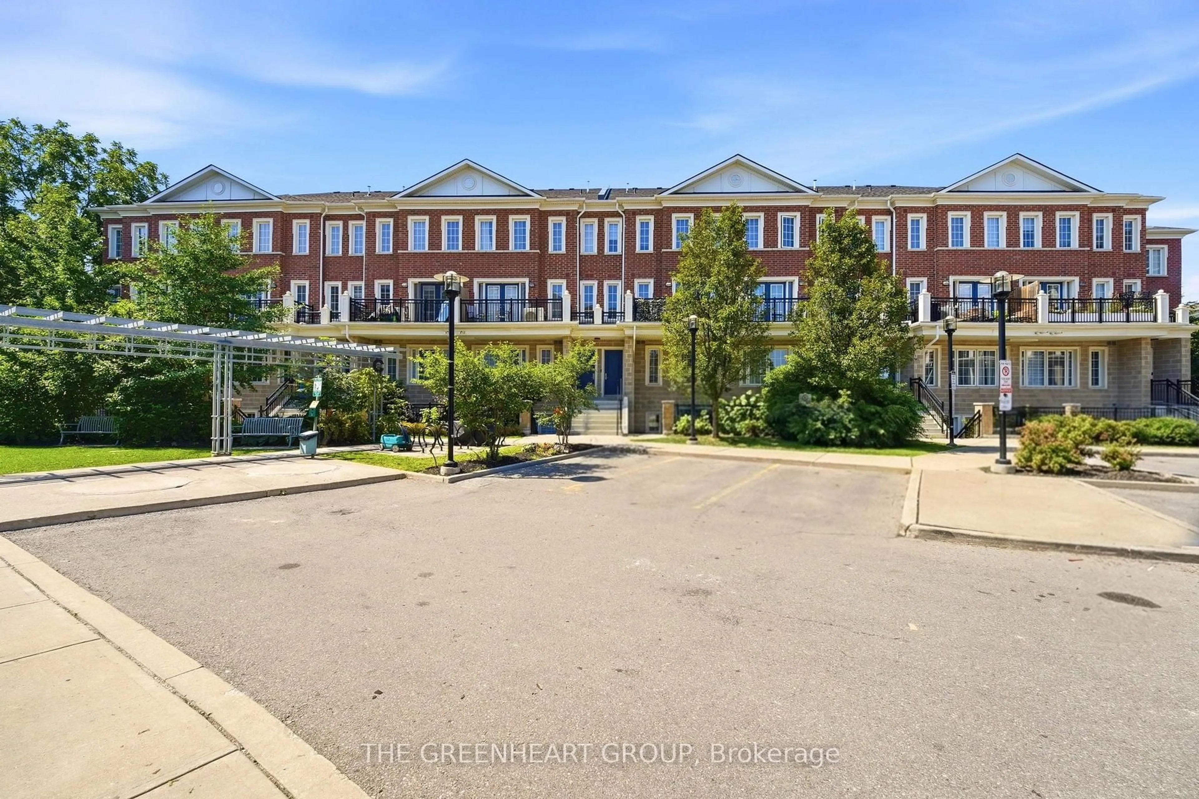 A pic from outside/outdoor area/front of a property/back of a property/a pic from drone, unknown for 26 Bruce St #C28, Vaughan Ontario L4L 0H4