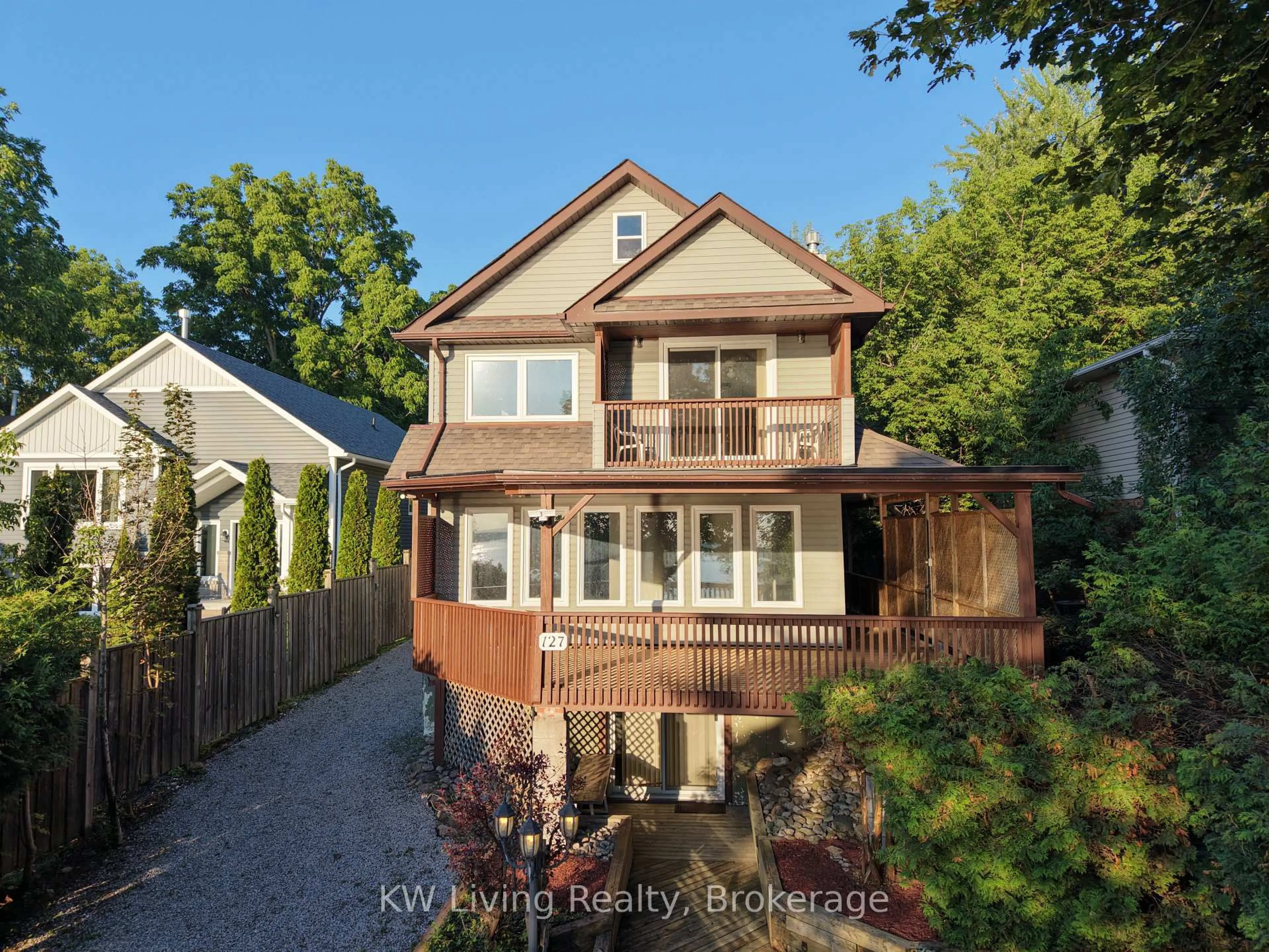 Home with brick exterior material, street for 127 Lake Dr, Georgina Ontario L4P 3C8
