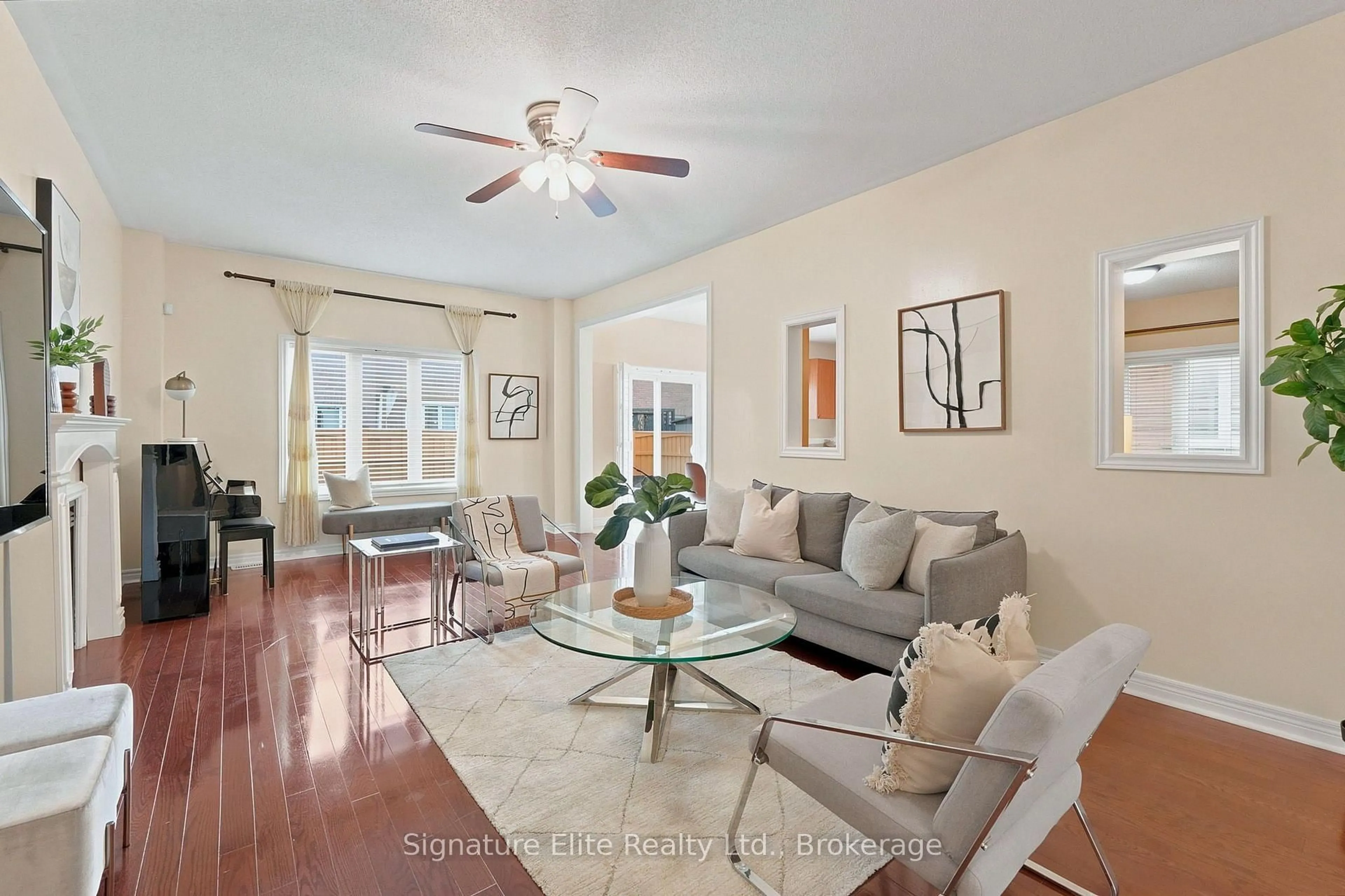Living room with furniture, unknown for 211 Lageer Dr, Whitchurch-Stouffville Ontario L4A 0X1