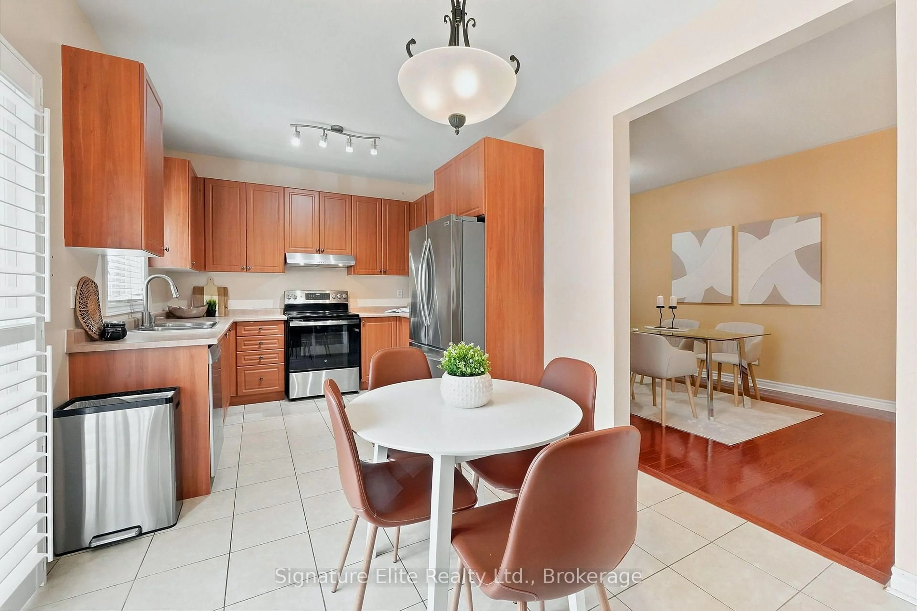 Open concept kitchen, ceramic/tile floor for 211 Lageer Dr, Whitchurch-Stouffville Ontario L4A 0X1