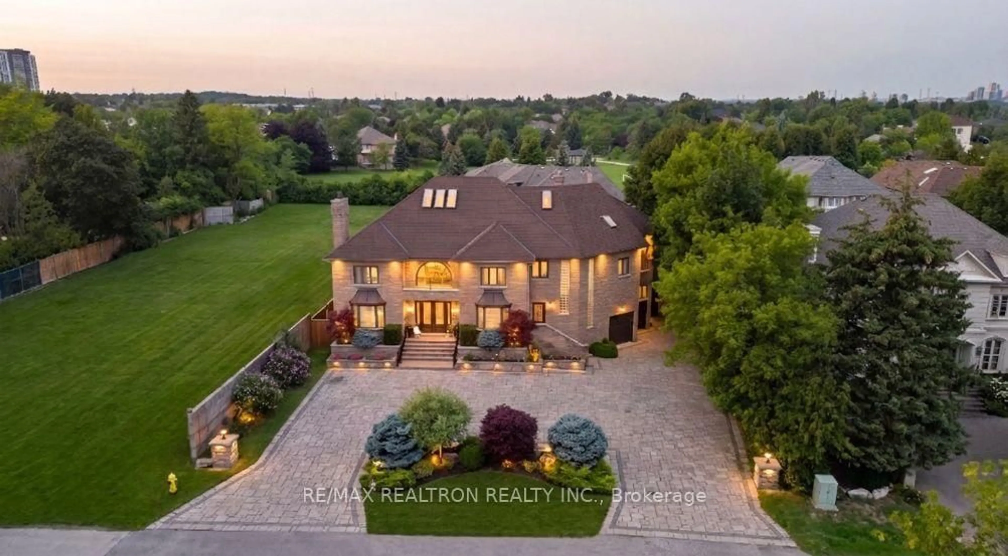 A pic from outside/outdoor area/front of a property/back of a property/a pic from drone, unknown for 166 Arnold Ave, Vaughan Ontario L4J 1B7