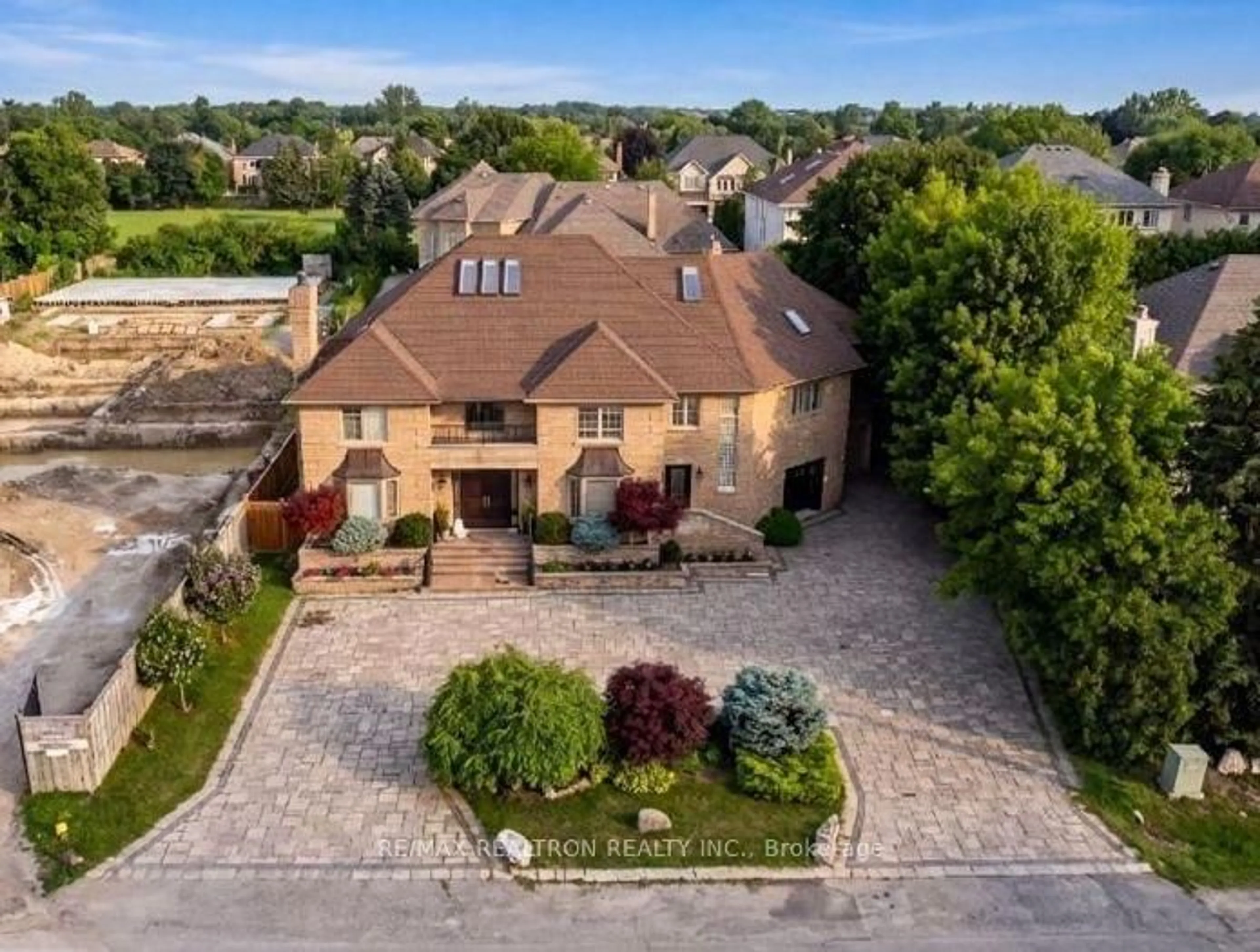 A pic from outside/outdoor area/front of a property/back of a property/a pic from drone, street for 166 Arnold Ave, Vaughan Ontario L4J 1B7