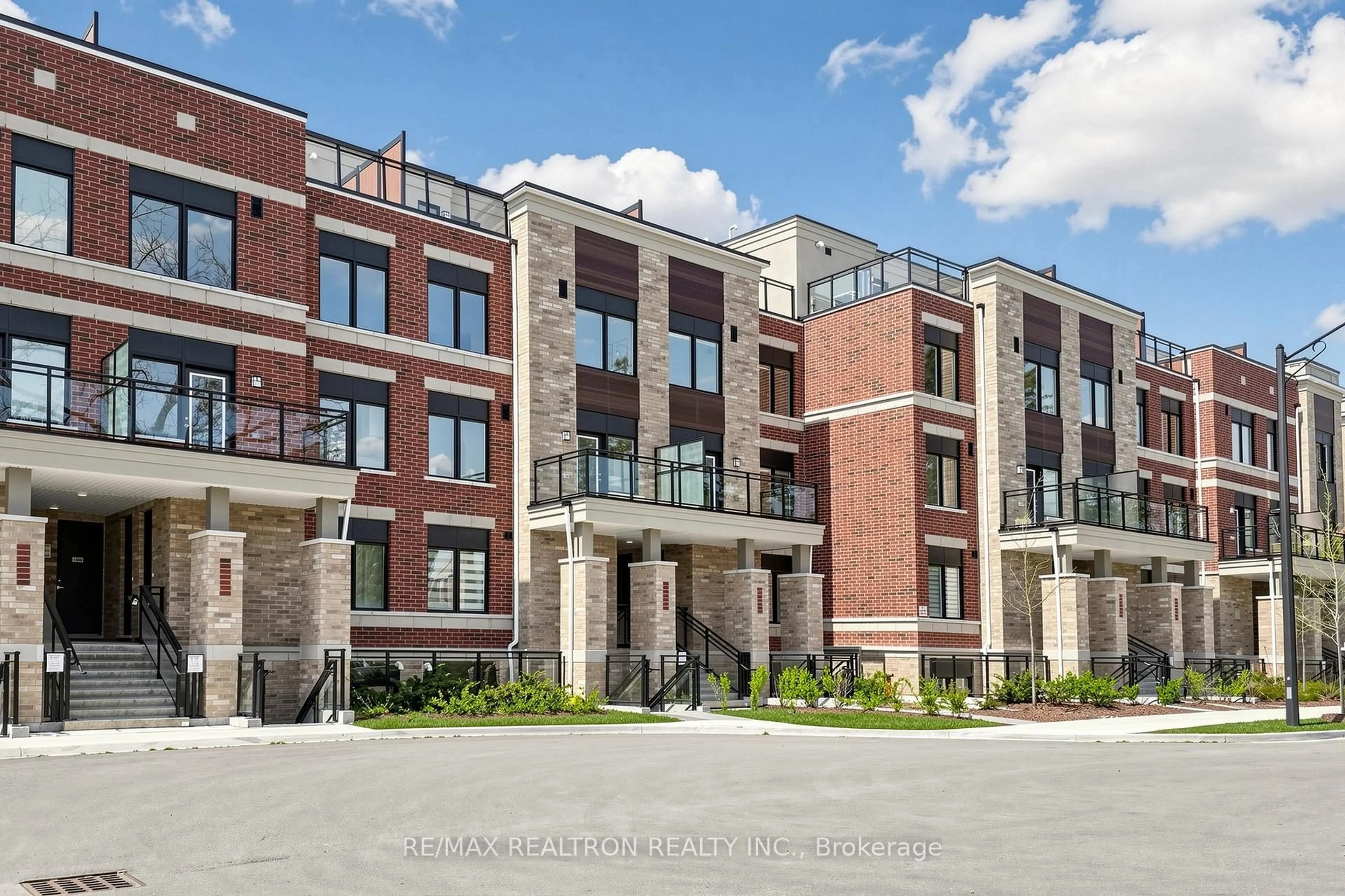 Home with brick exterior material, unknown for 60 Elizabeth St #3405, Richmond Hill Ontario L4C 5W2