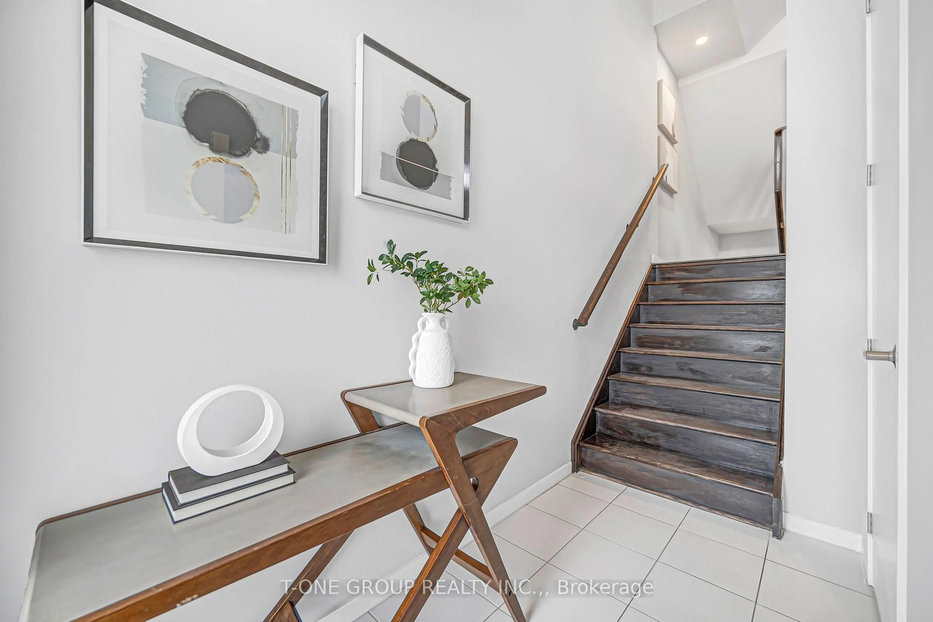 Indoor entryway for 5 Armillo Pl, Markham Ontario L6E 0V4