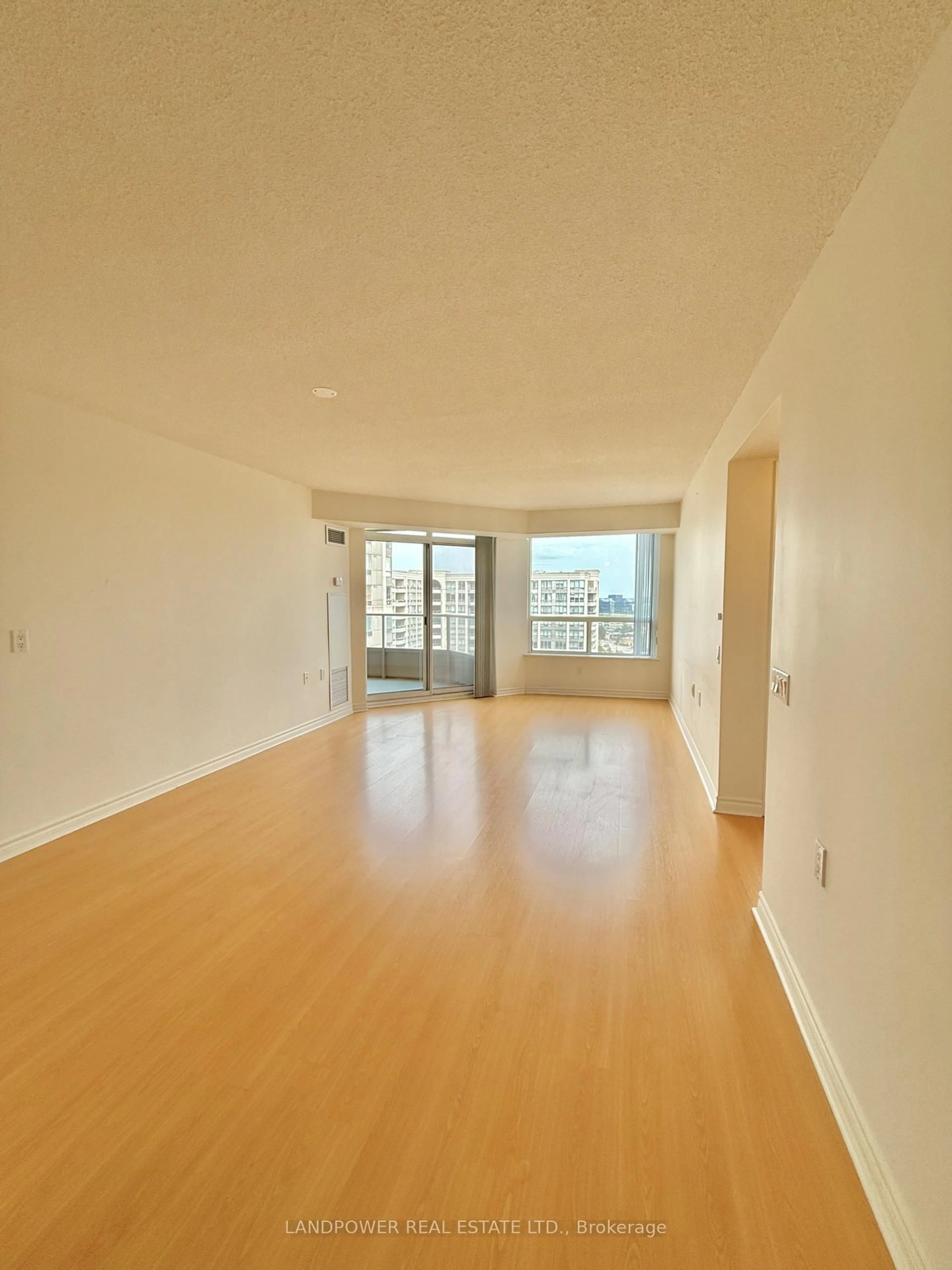 A pic of a room for 9015 Leslie St #1202, Richmond Hill Ontario L4B 4J8