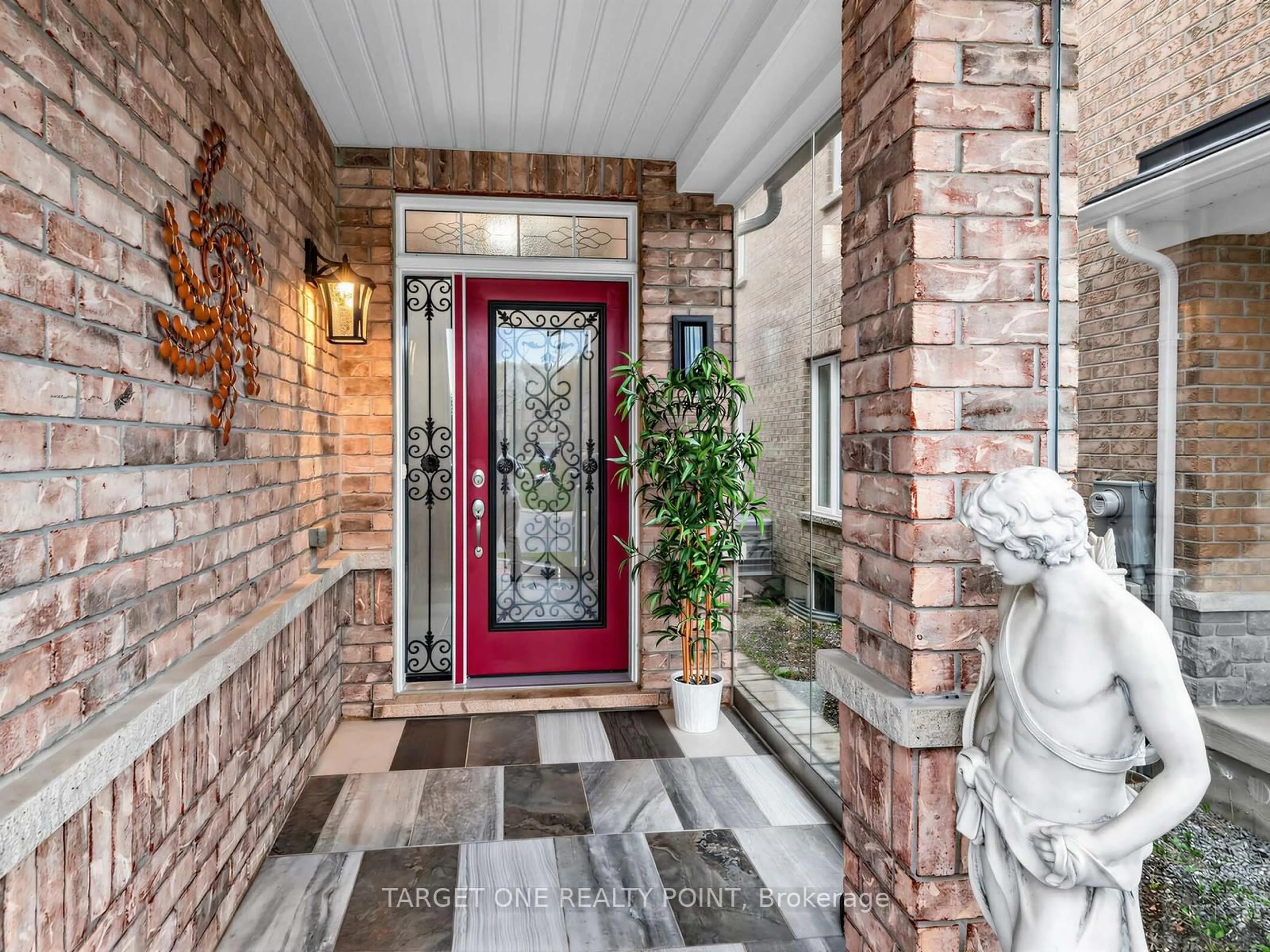 Indoor entryway for 39 Riding Mountain Dr, Richmond Hill Ontario L4E 0V4