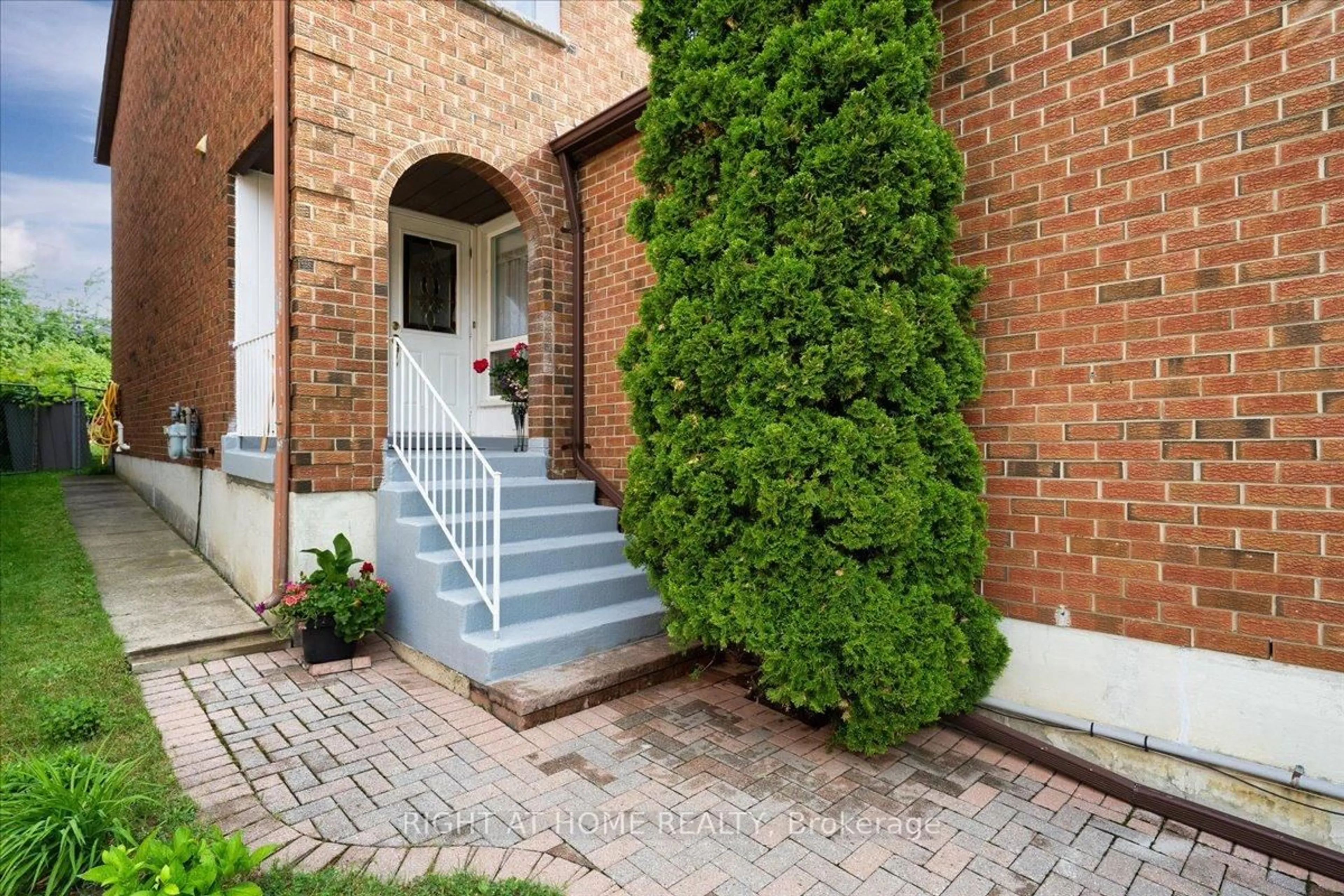 Home with brick exterior material, street for 72 Rejane Cres, Vaughan Ontario L4J 5A5