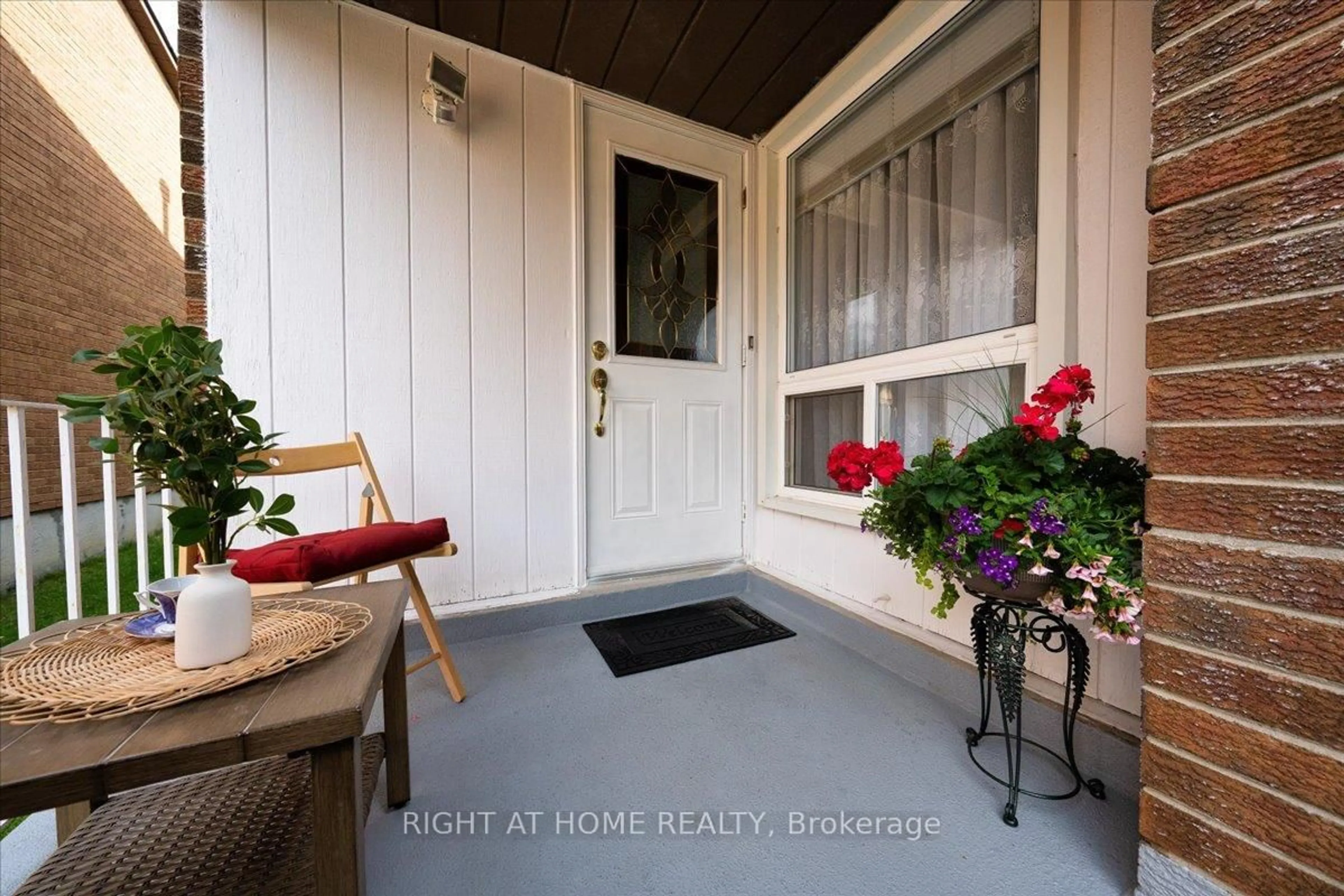 Indoor entryway for 72 Rejane Cres, Vaughan Ontario L4J 5A5