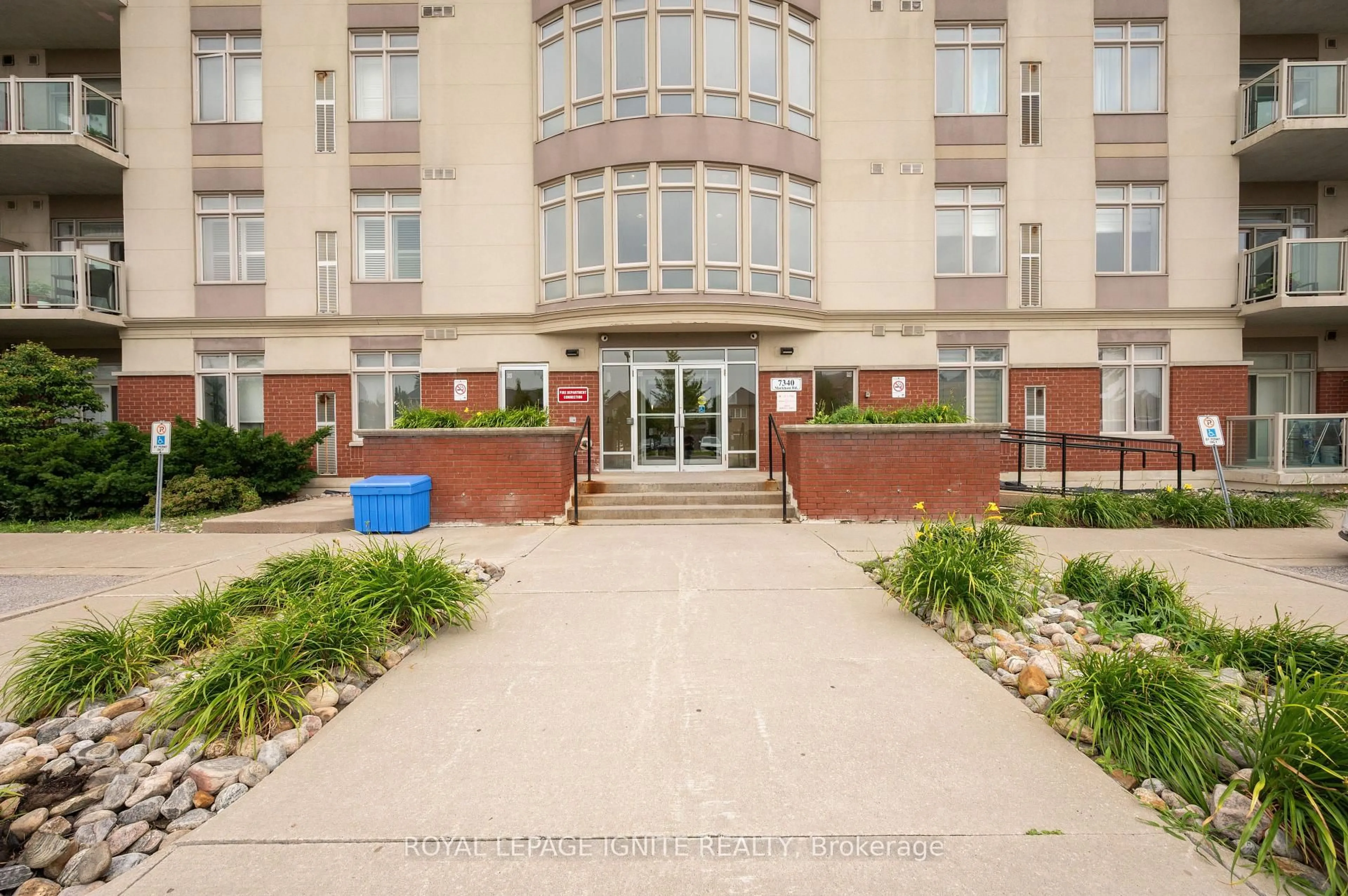 Indoor foyer for 7340 Markham Rd #204, Markham Ontario L3S 0B1