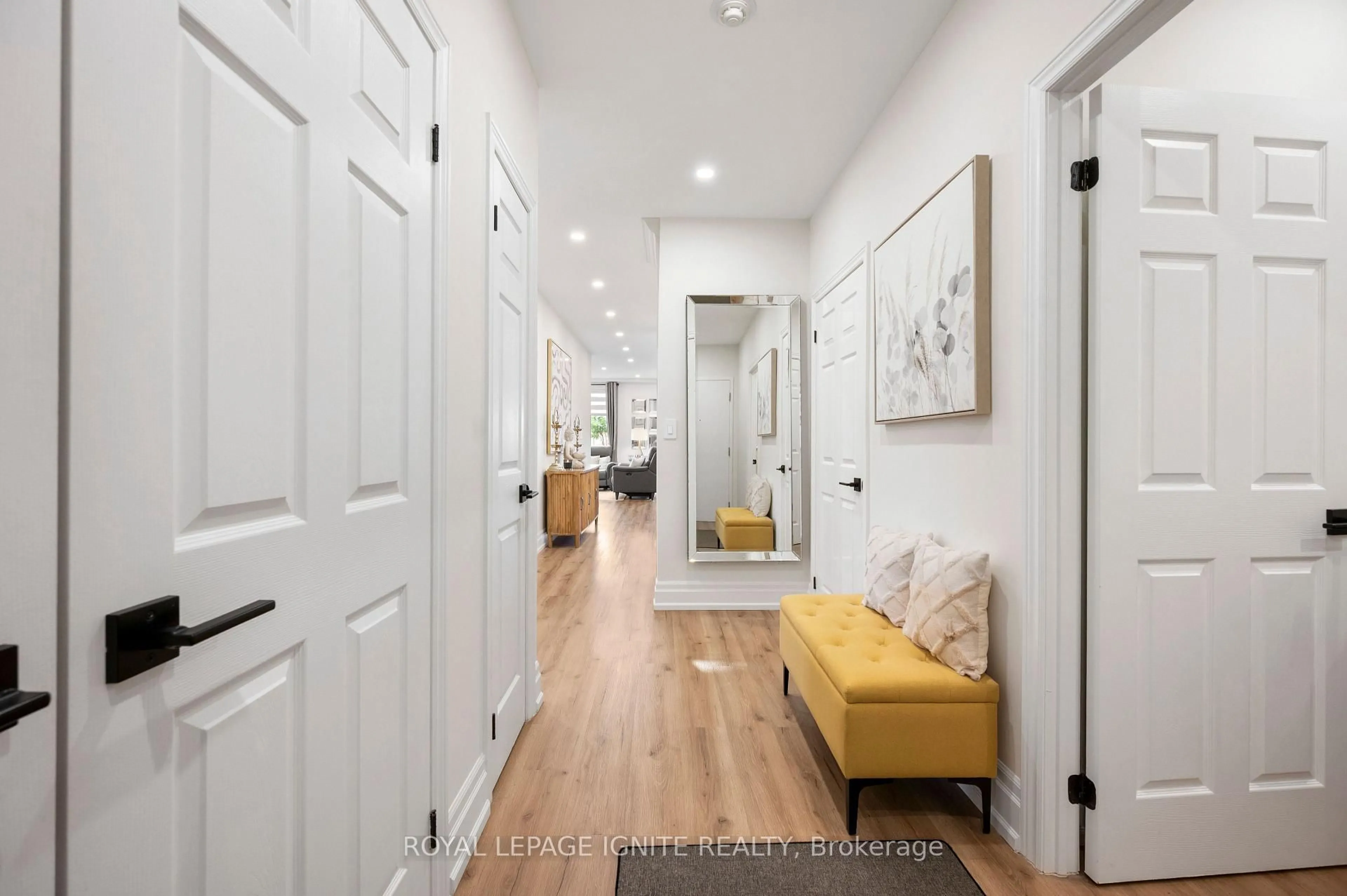 Indoor entryway for 7340 Markham Rd #204, Markham Ontario L3S 0B1