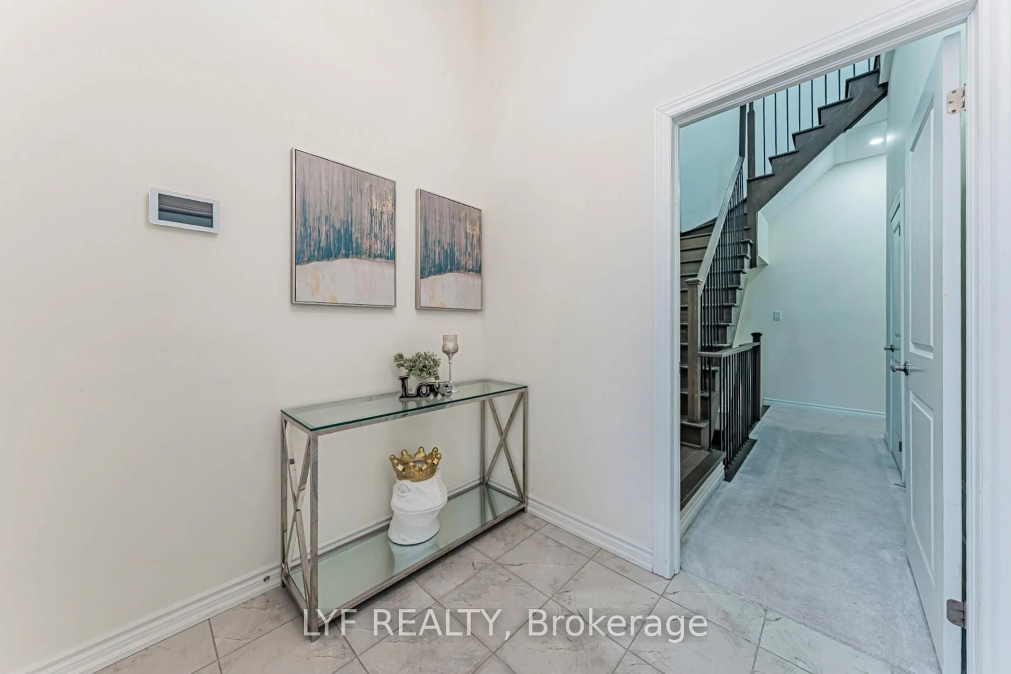 Indoor entryway for 20 Lord Melborne St, Markham Ontario L6C 0Z5