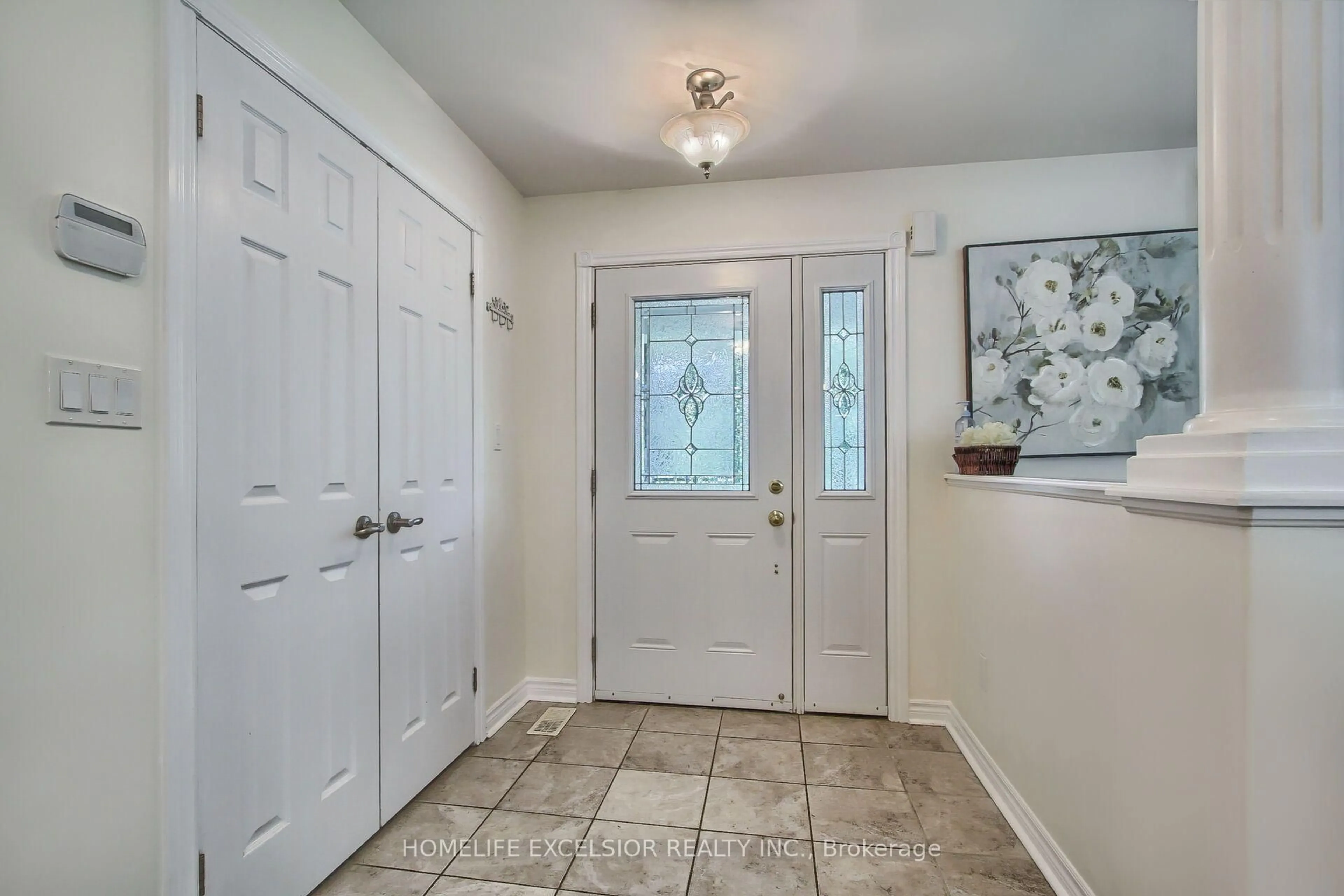 Indoor entryway for 22823 Weirs Sdrd, Georgina Ontario L0E 1N0