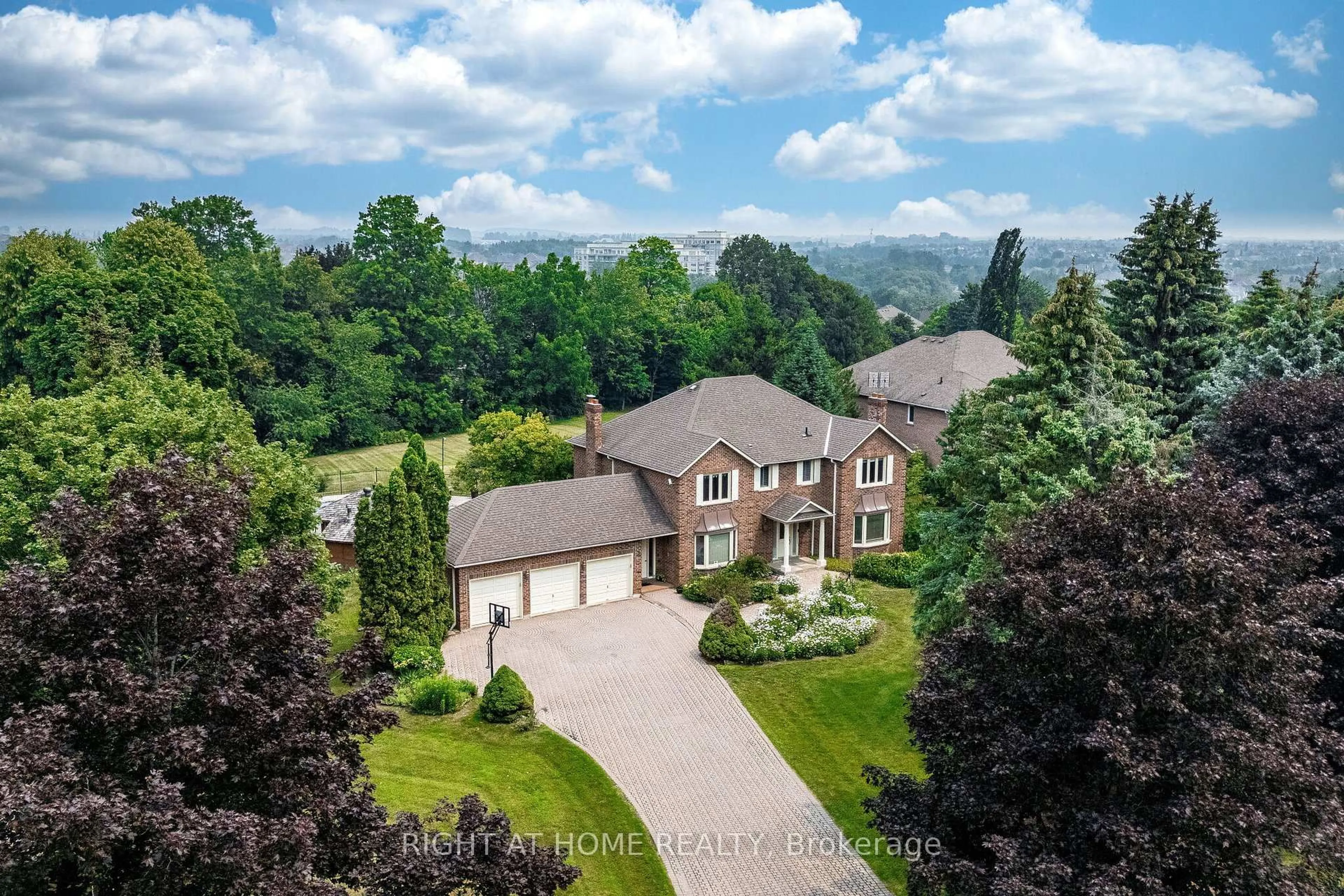 A pic from outside/outdoor area/front of a property/back of a property/a pic from drone, mountain view for 9 Glenridge Dr, Markham Ontario L6C 1A2