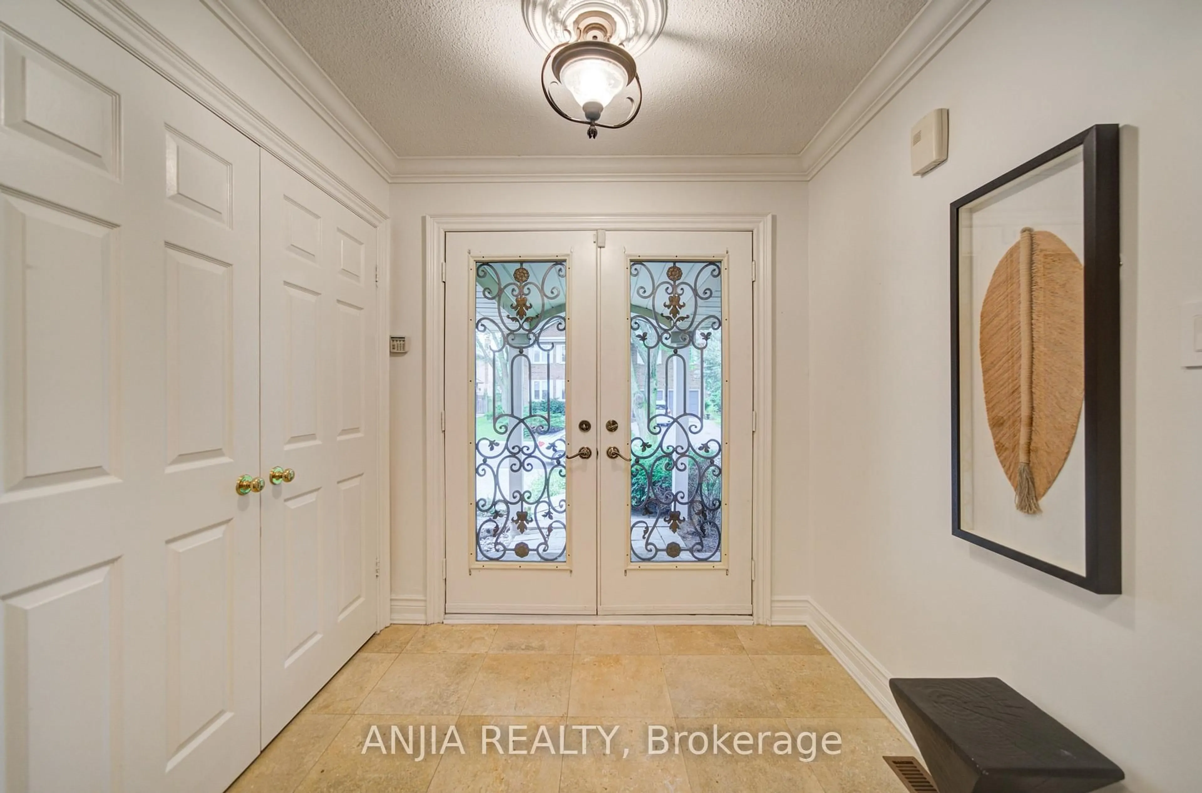 Indoor entryway for 140 Reeve Dr, Markham Ontario L3P 6C6