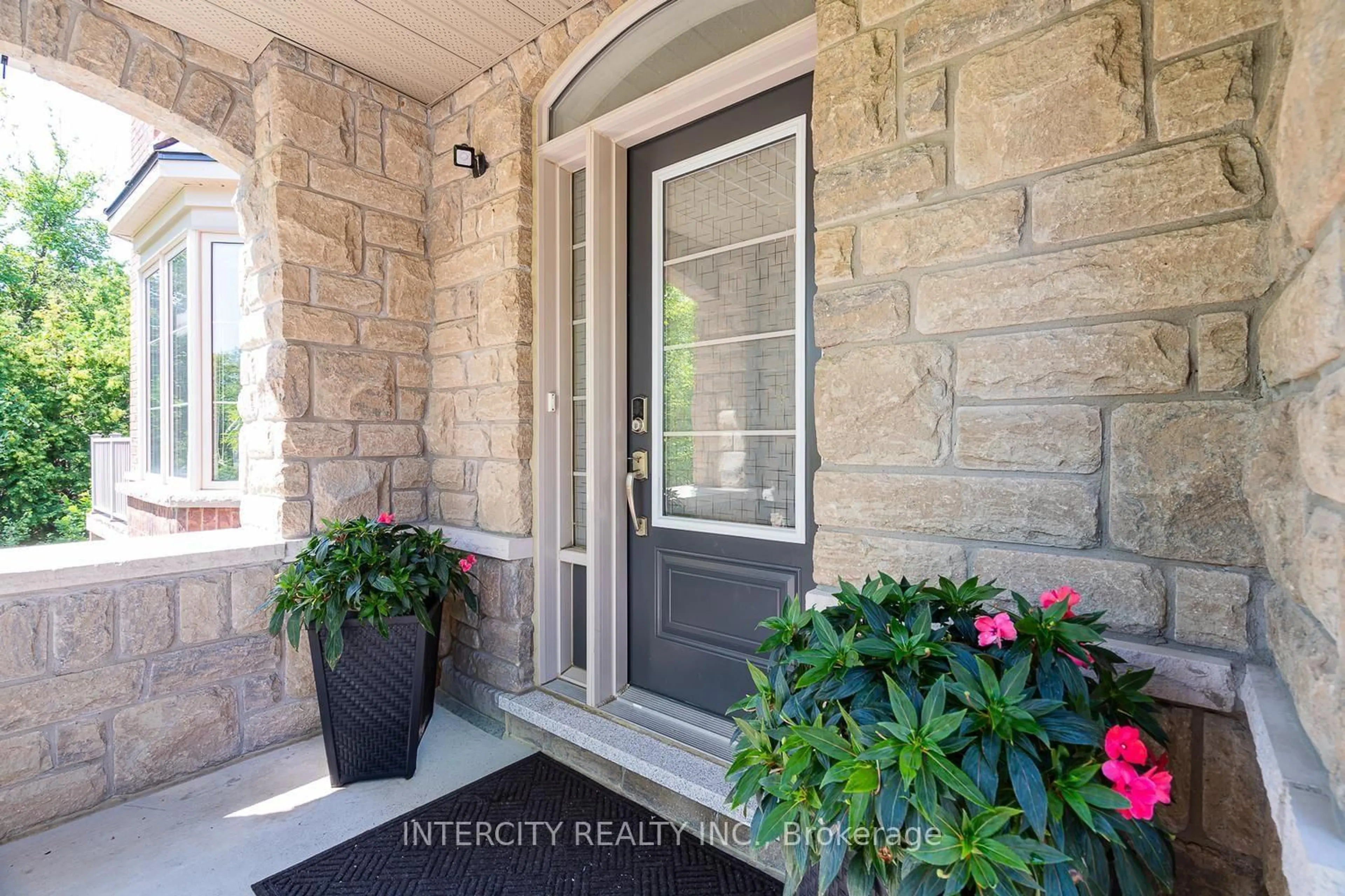 Indoor entryway for 1331 Major Mackenzie Dr #116, Vaughan Ontario L6A 4W4