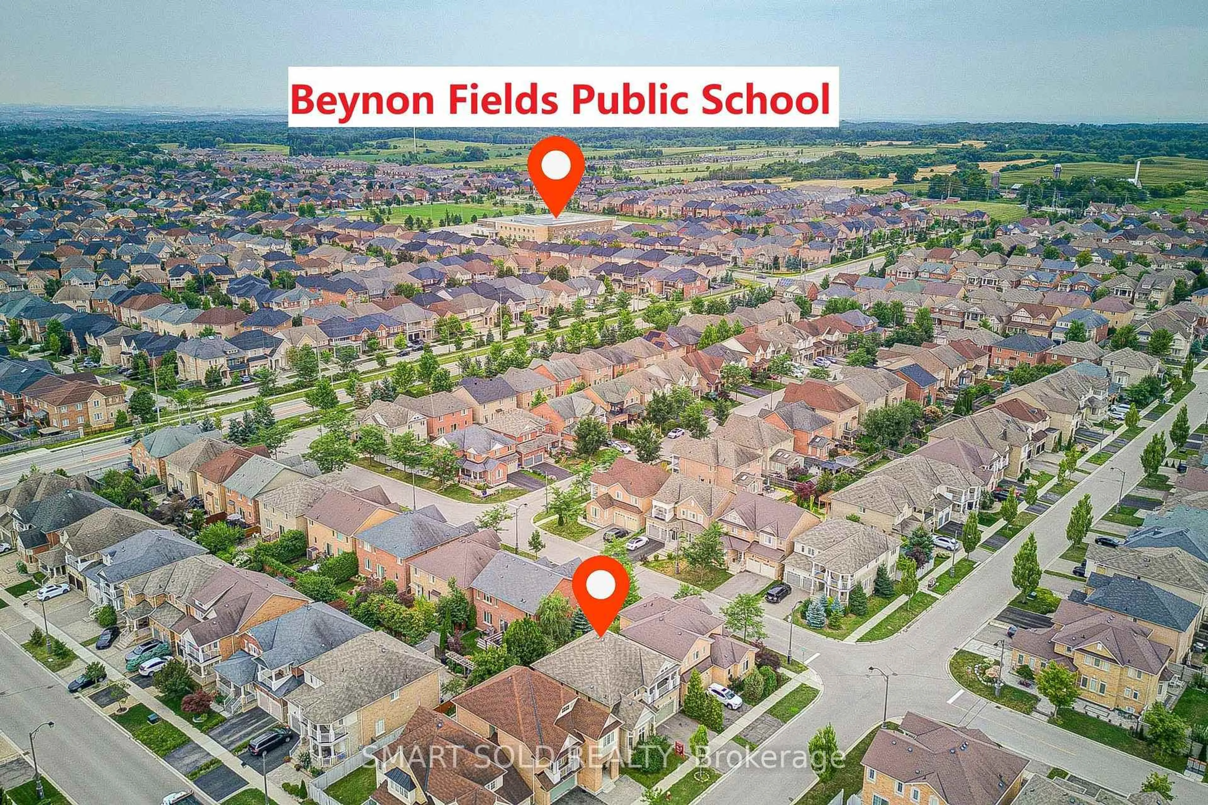 A pic from outside/outdoor area/front of a property/back of a property/a pic from drone, street for 47 Township Ave, Richmond Hill Ontario L4E 0J8