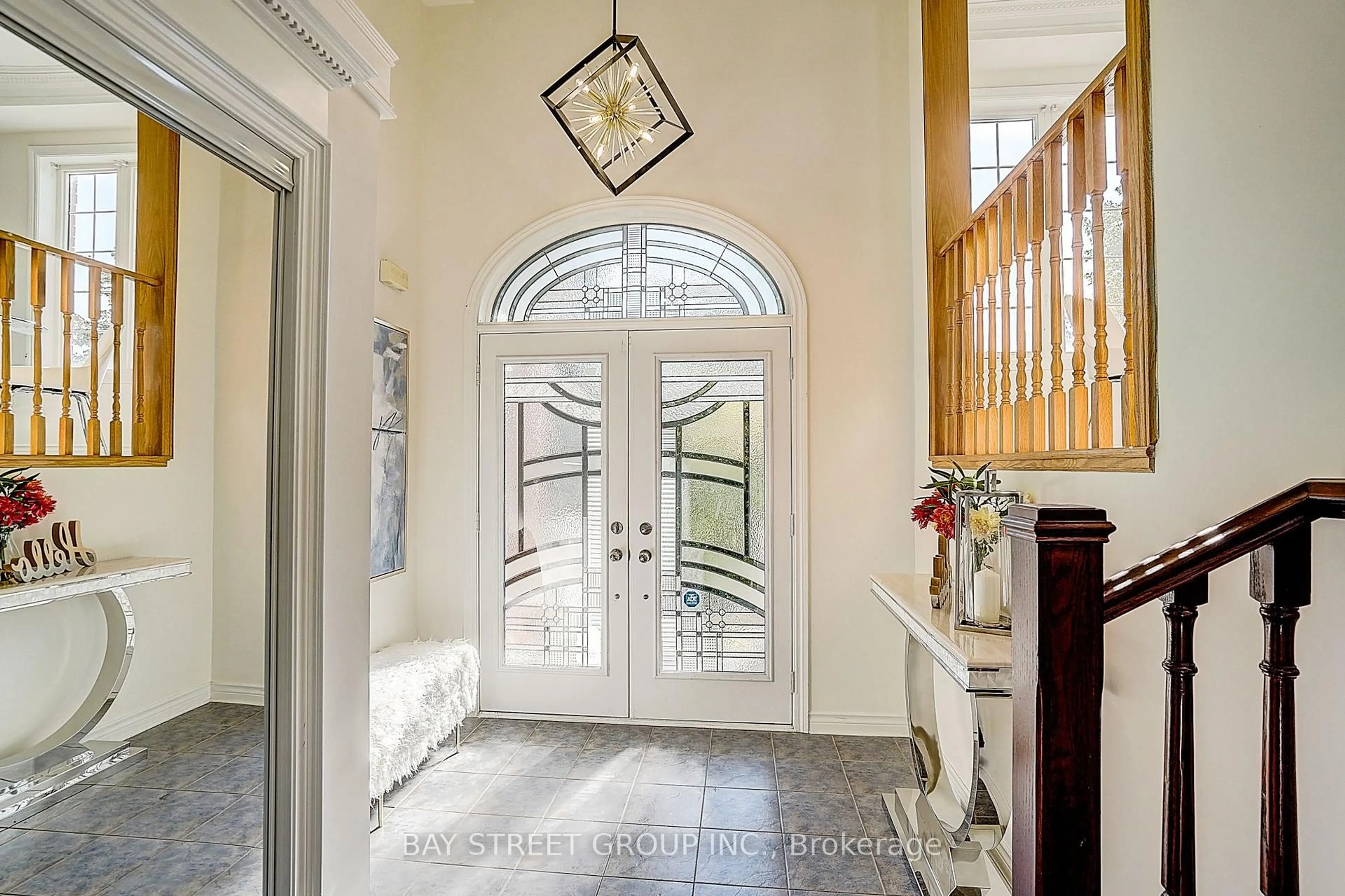 Indoor foyer for 57 Gail Parks Cres, Newmarket Ontario L3X 3B9