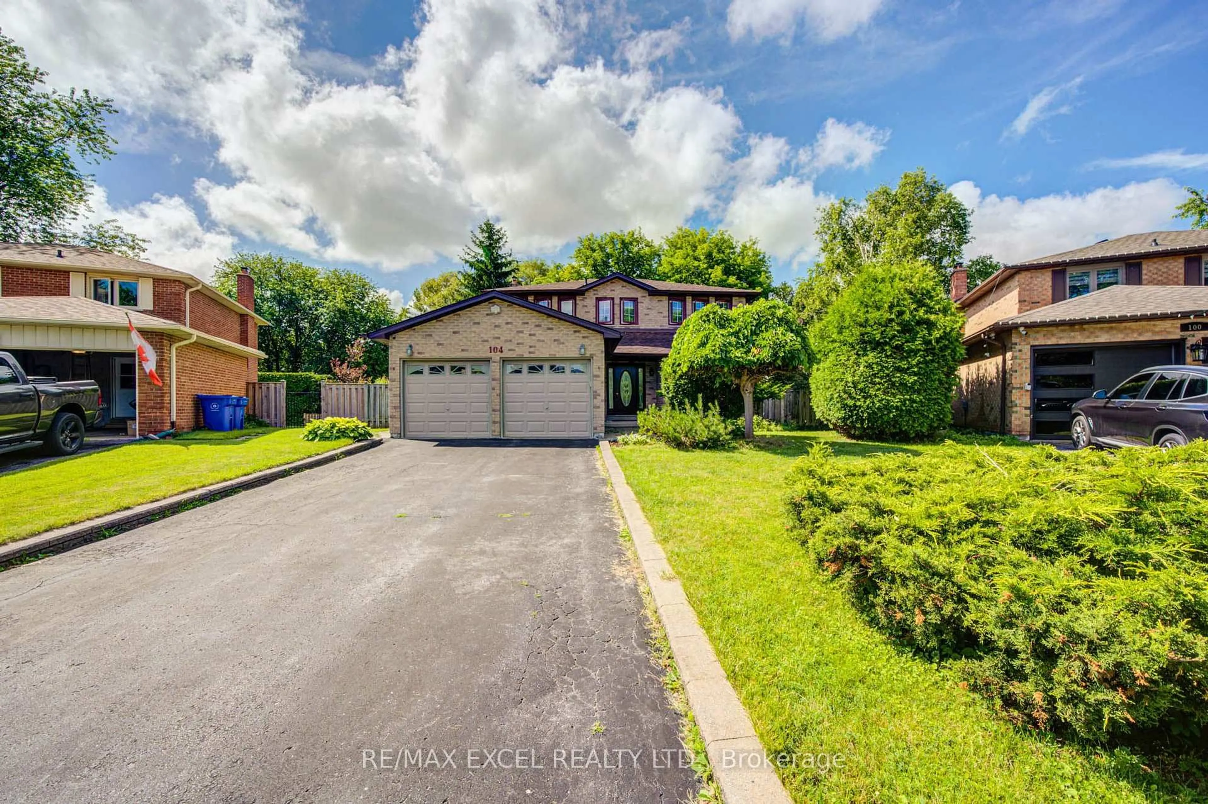 Home with brick exterior material, street for 104 Lambeth Crt, Newmarket Ontario L3Y 6S1