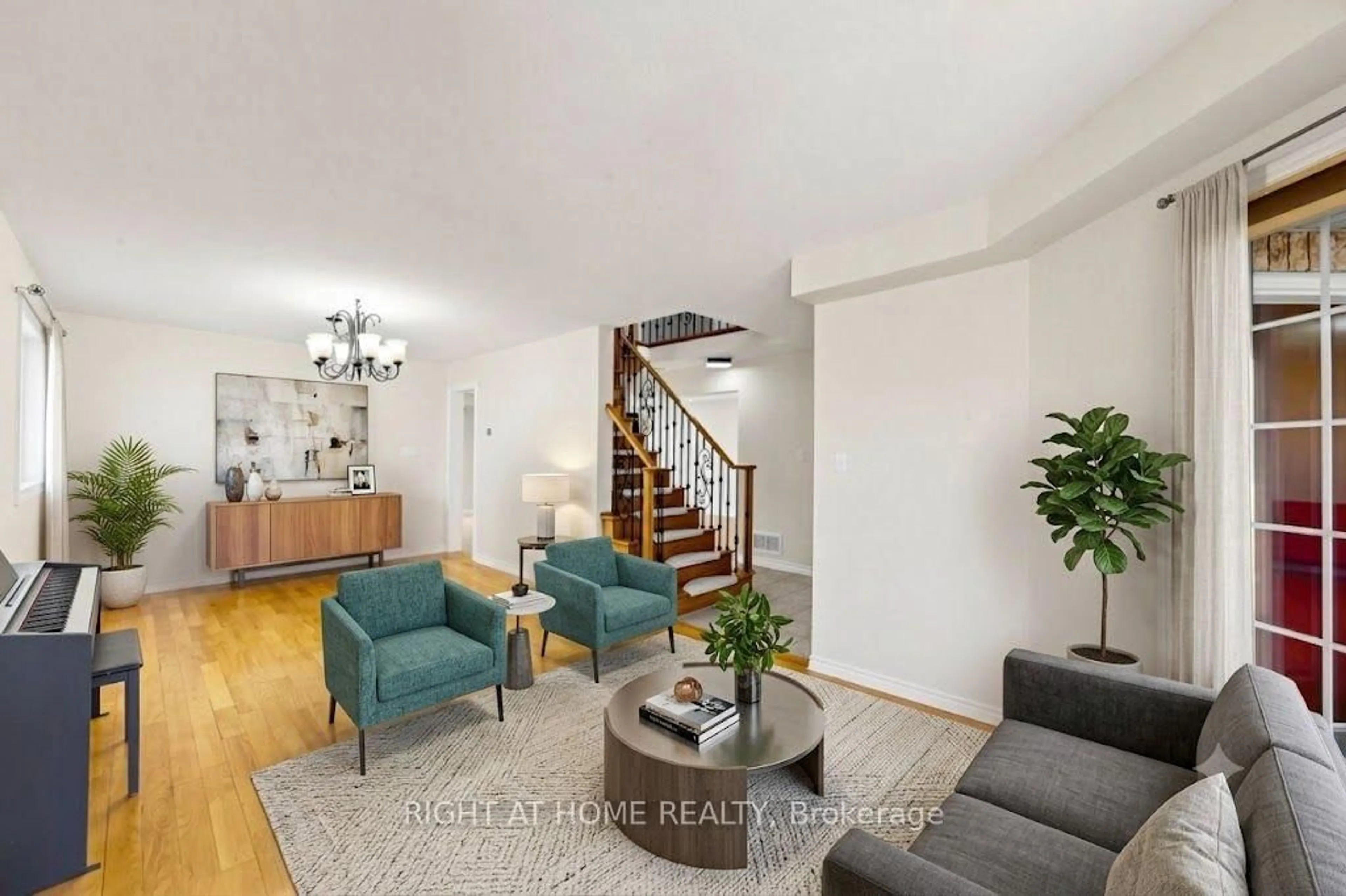 Living room with furniture, unknown for 127 Humberland Dr, Richmond Hill Ontario L4E 3Y7