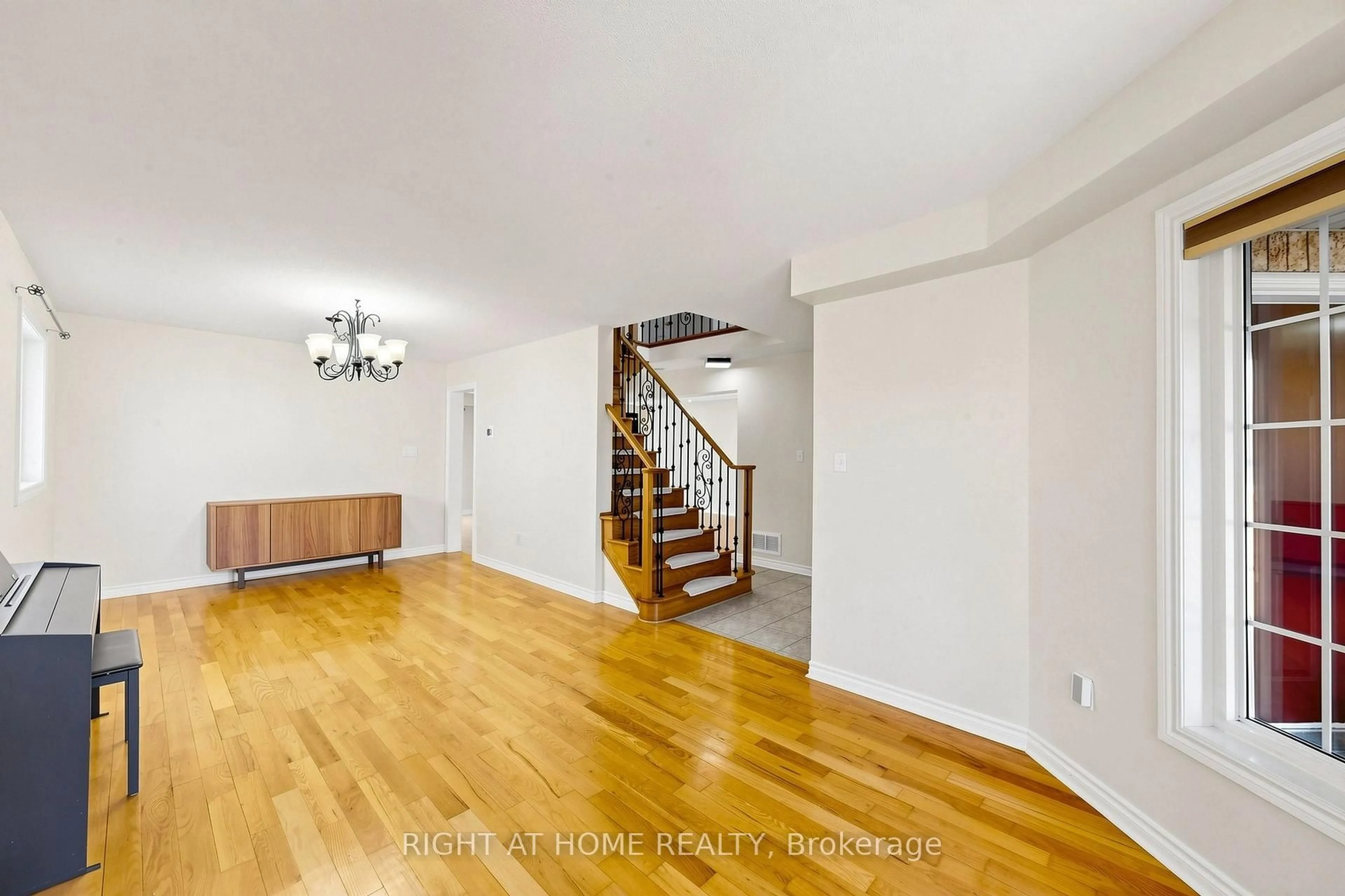 Unknown for 127 Humberland Dr, Richmond Hill Ontario L4E 3Y7