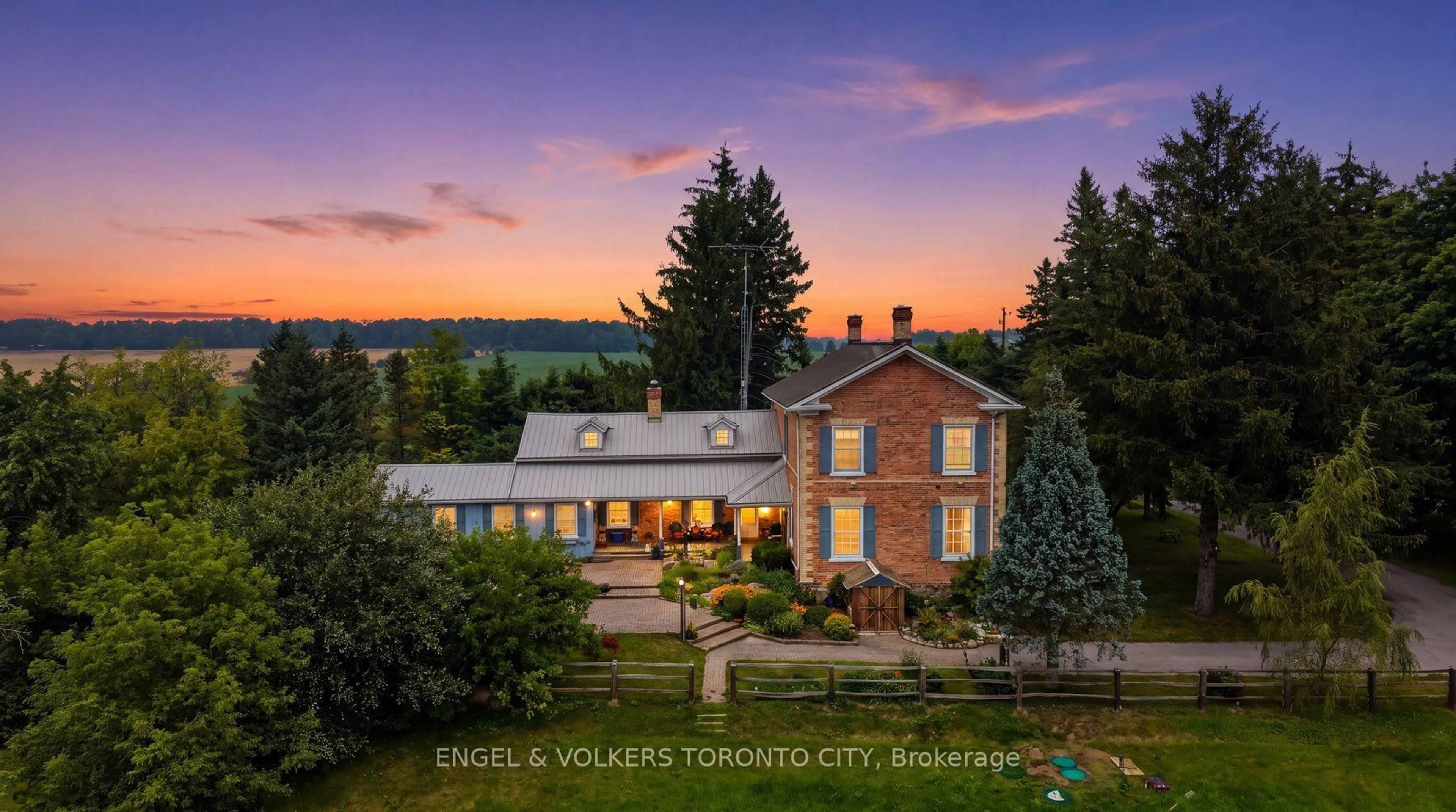 A pic from outside/outdoor area/front of a property/back of a property/a pic from drone, unknown for 4421 5th Line, Bradford West Gwillimbury Ontario L0G 1W0