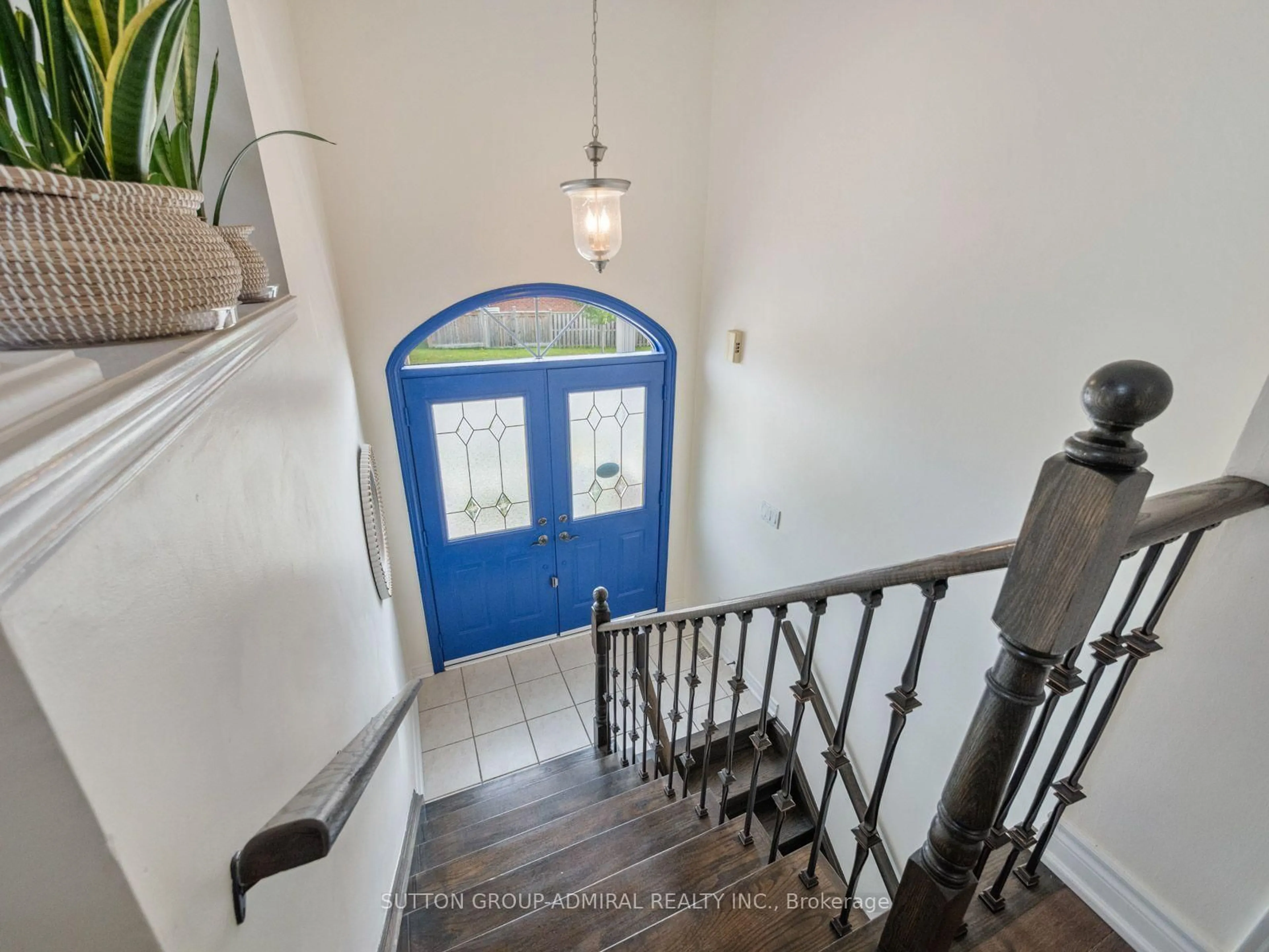Indoor entryway for 119 Blackthorn Dr, Vaughan Ontario L6A 3N2