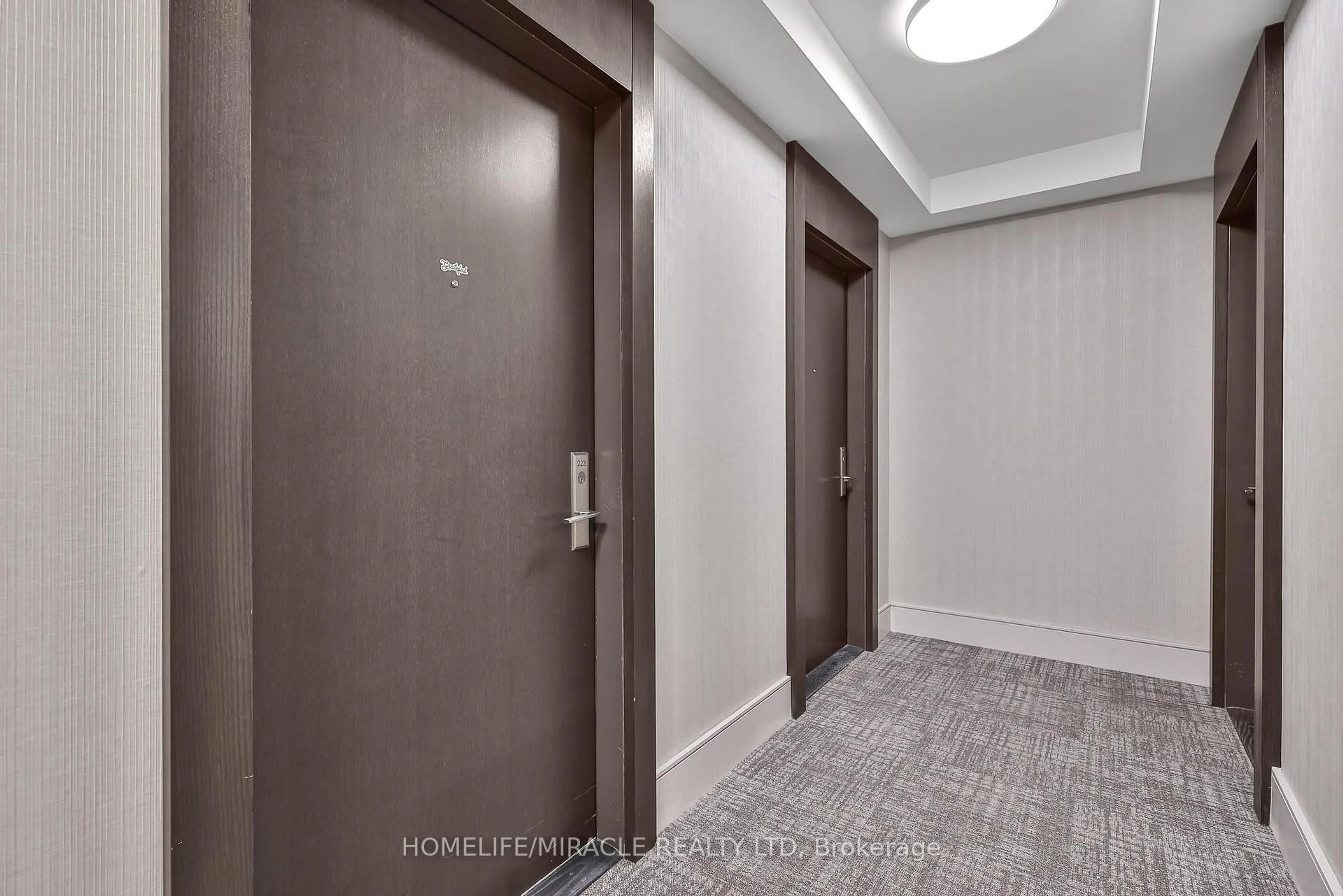 Indoor entryway for 9000 Jane St #223, Vaughan Ontario L4K 0M6