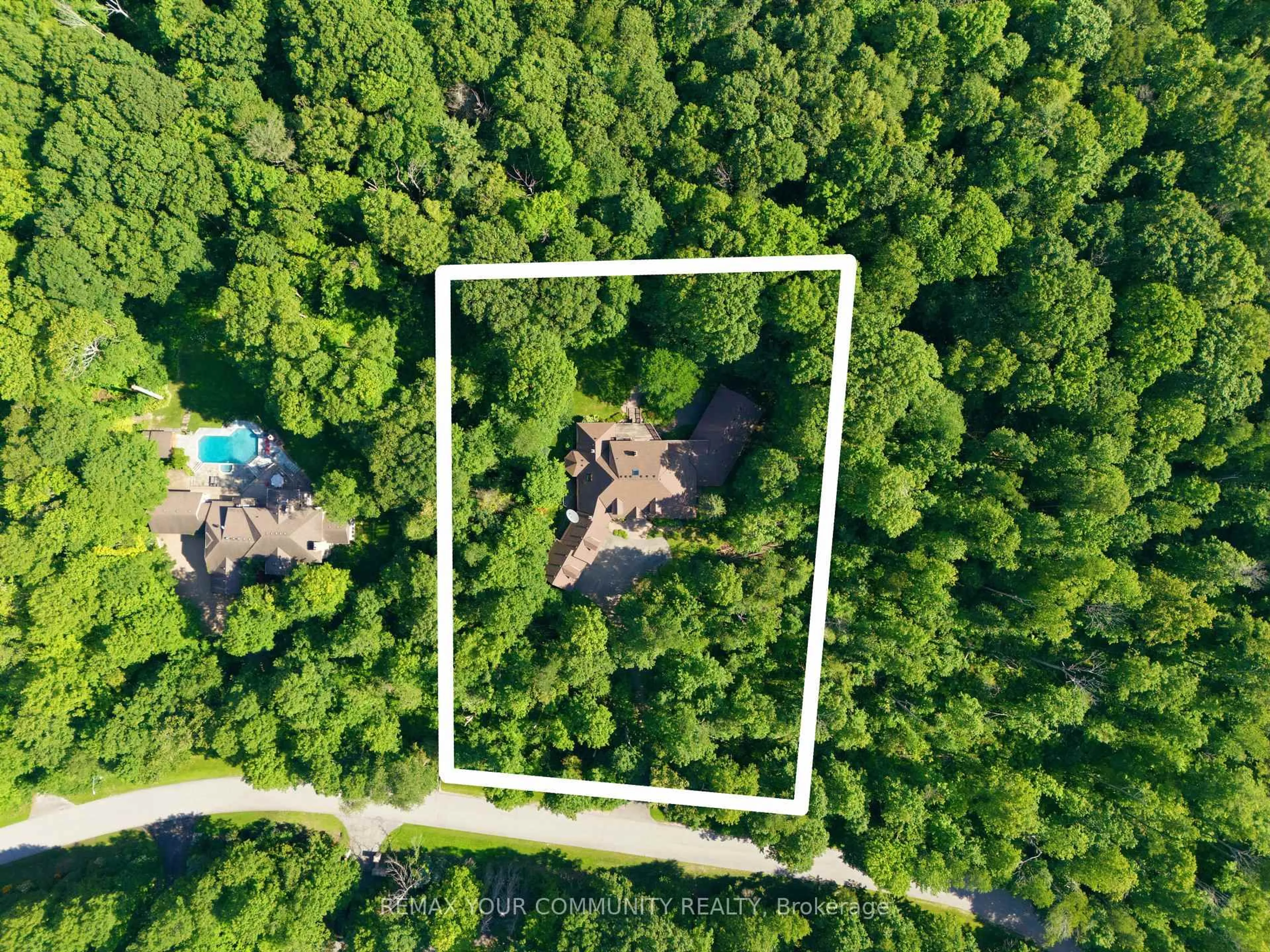 A pic from outside/outdoor area/front of a property/back of a property/a pic from drone, forest/trees view for 38 Hill Country Dr, Whitchurch-Stouffville Ontario L4A 3T2