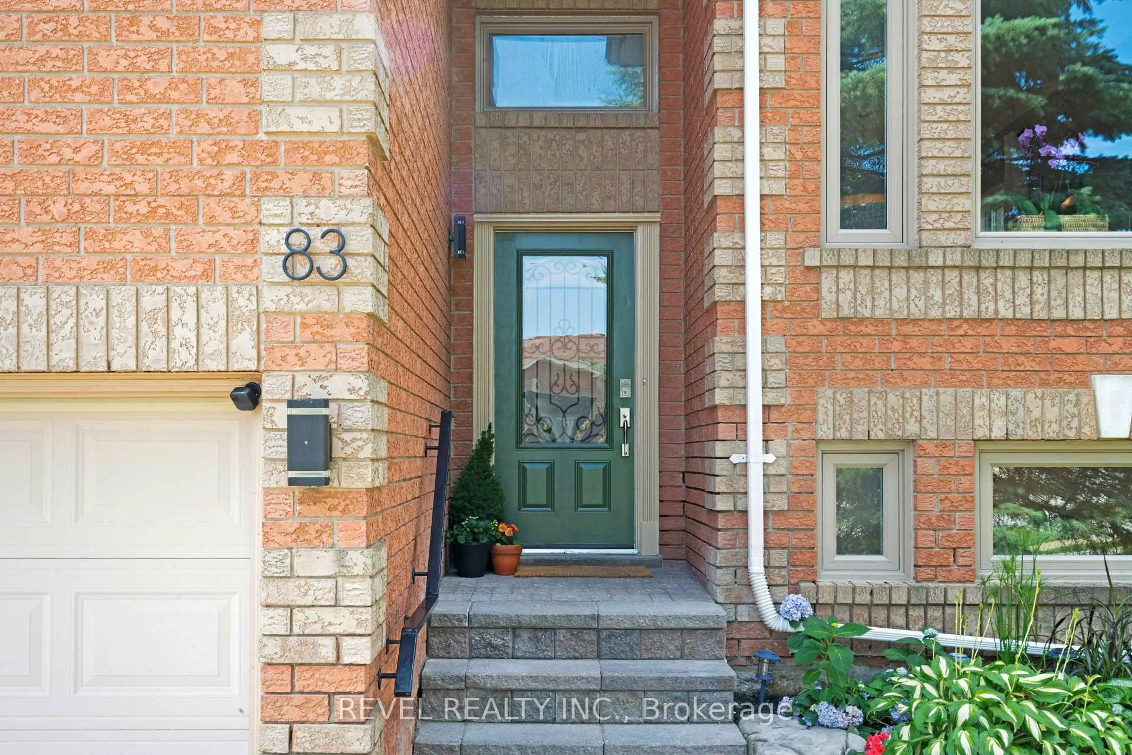Indoor entryway for 83 Depeuter Cres, Bradford West Gwillimbury Ontario L3Z 3A2