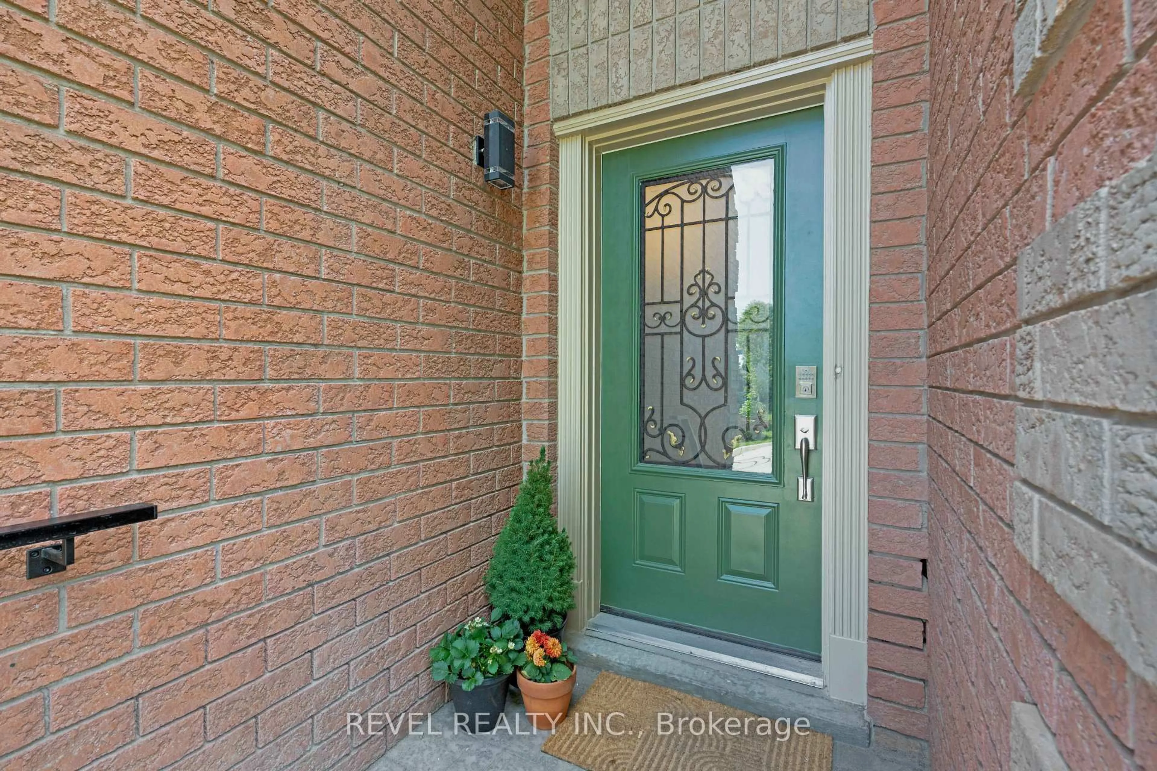 Indoor entryway for 83 Depeuter Cres, Bradford West Gwillimbury Ontario L3Z 3A2