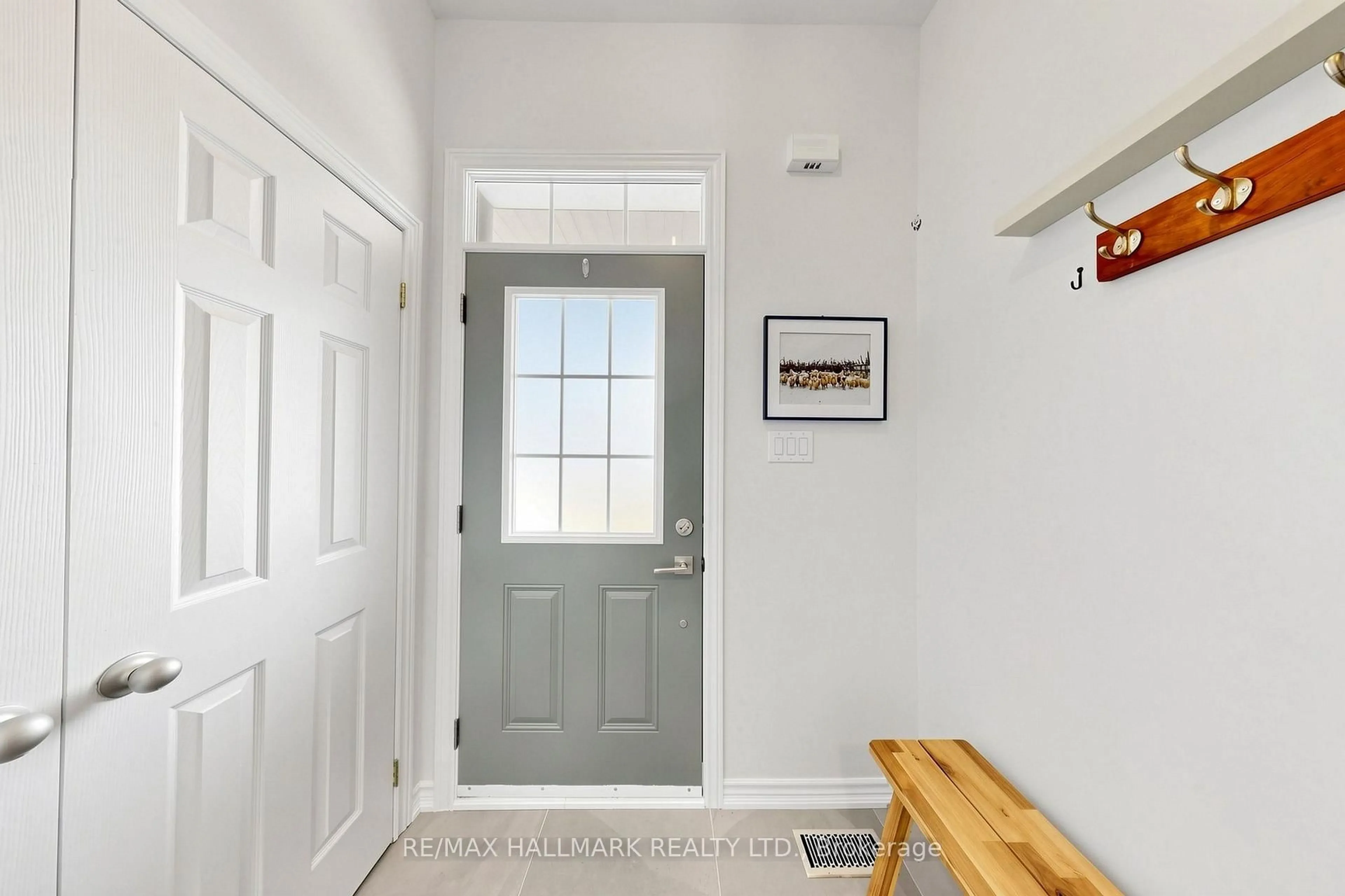Indoor entryway for 12 Danpatrick Dr, Richmond Hill Ontario L4S 2T1