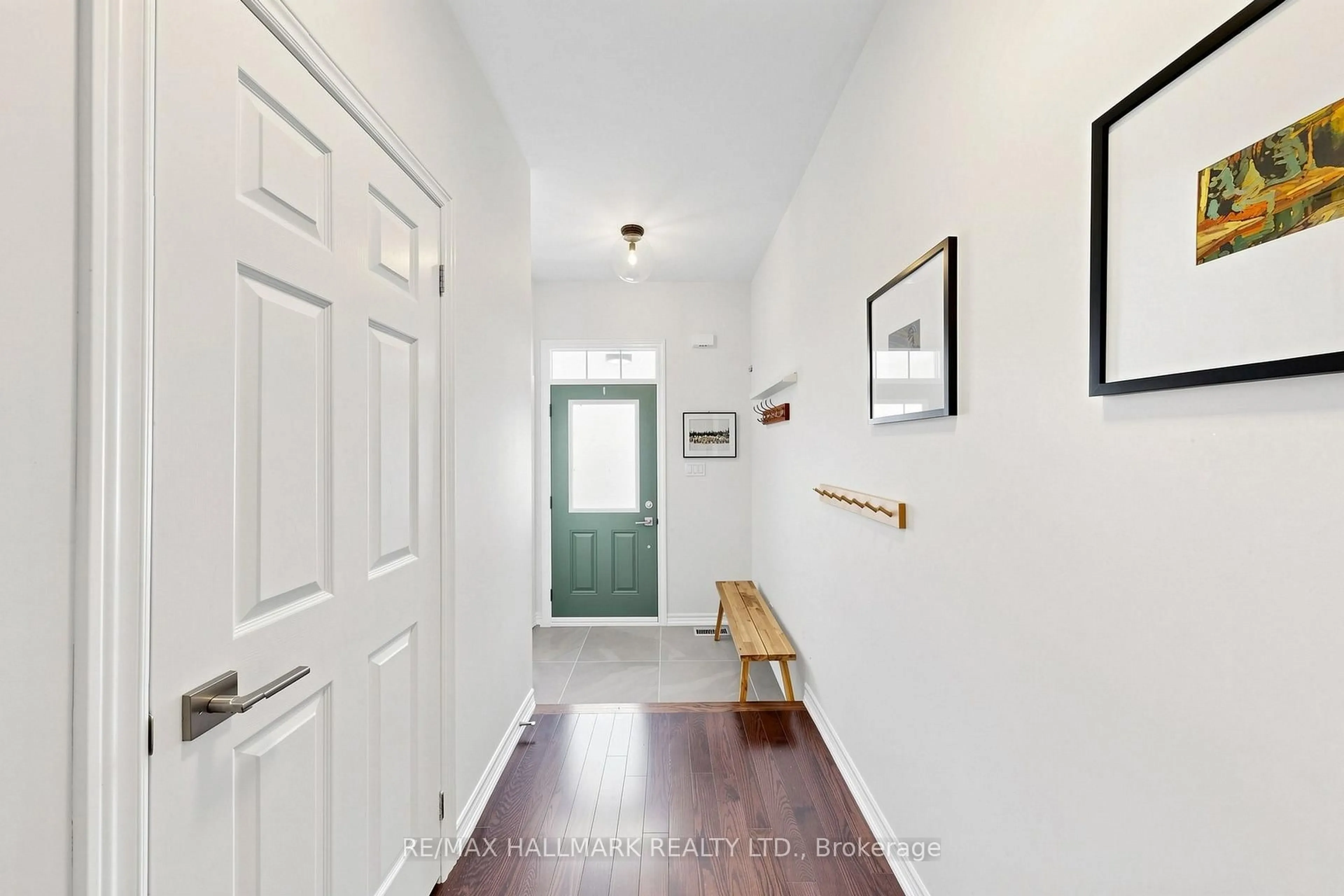 Indoor entryway for 12 Danpatrick Dr, Richmond Hill Ontario L4S 2T1