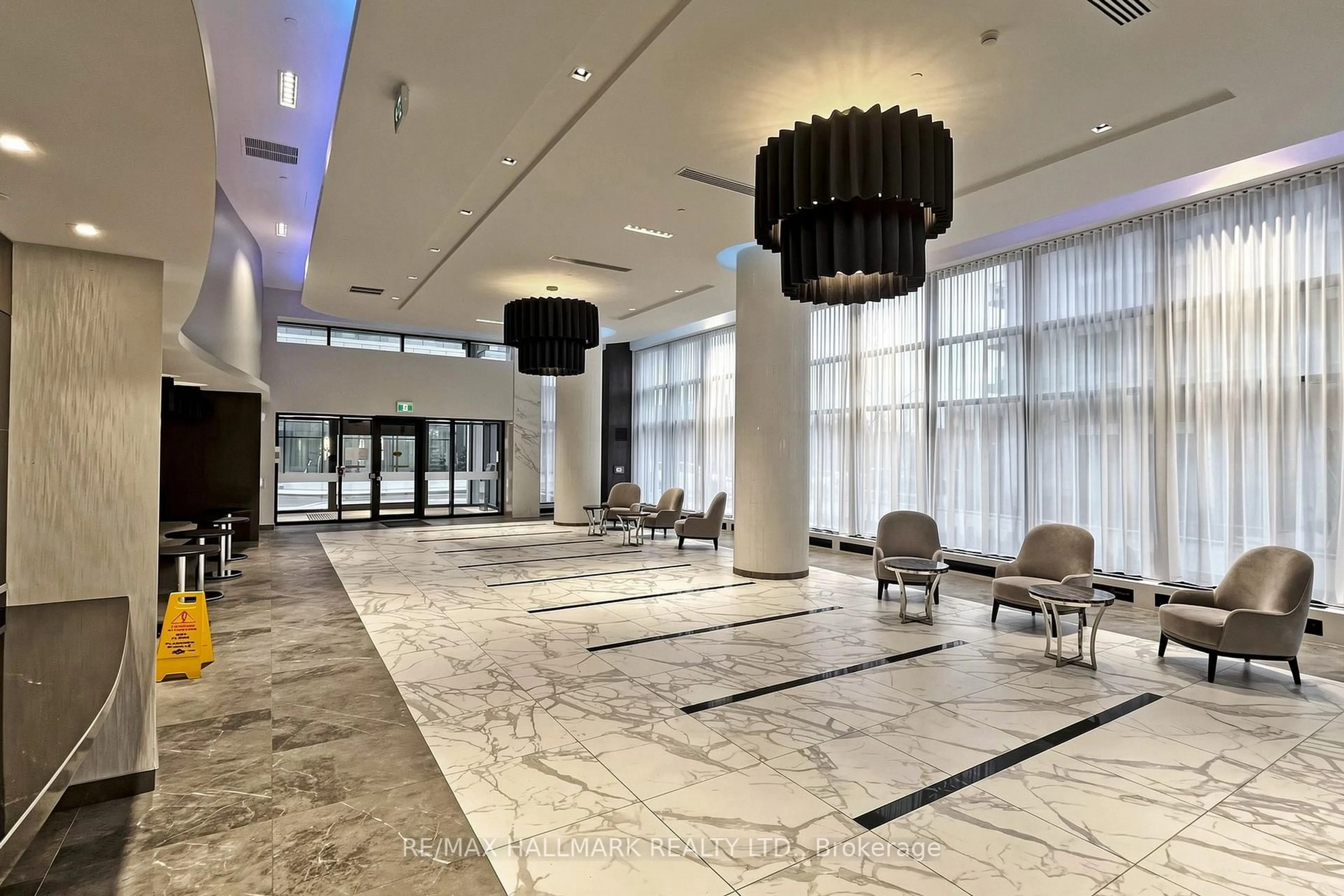 Lobby for 105 Oneida Cres #2603, Richmond Hill Ontario L4B 0H6